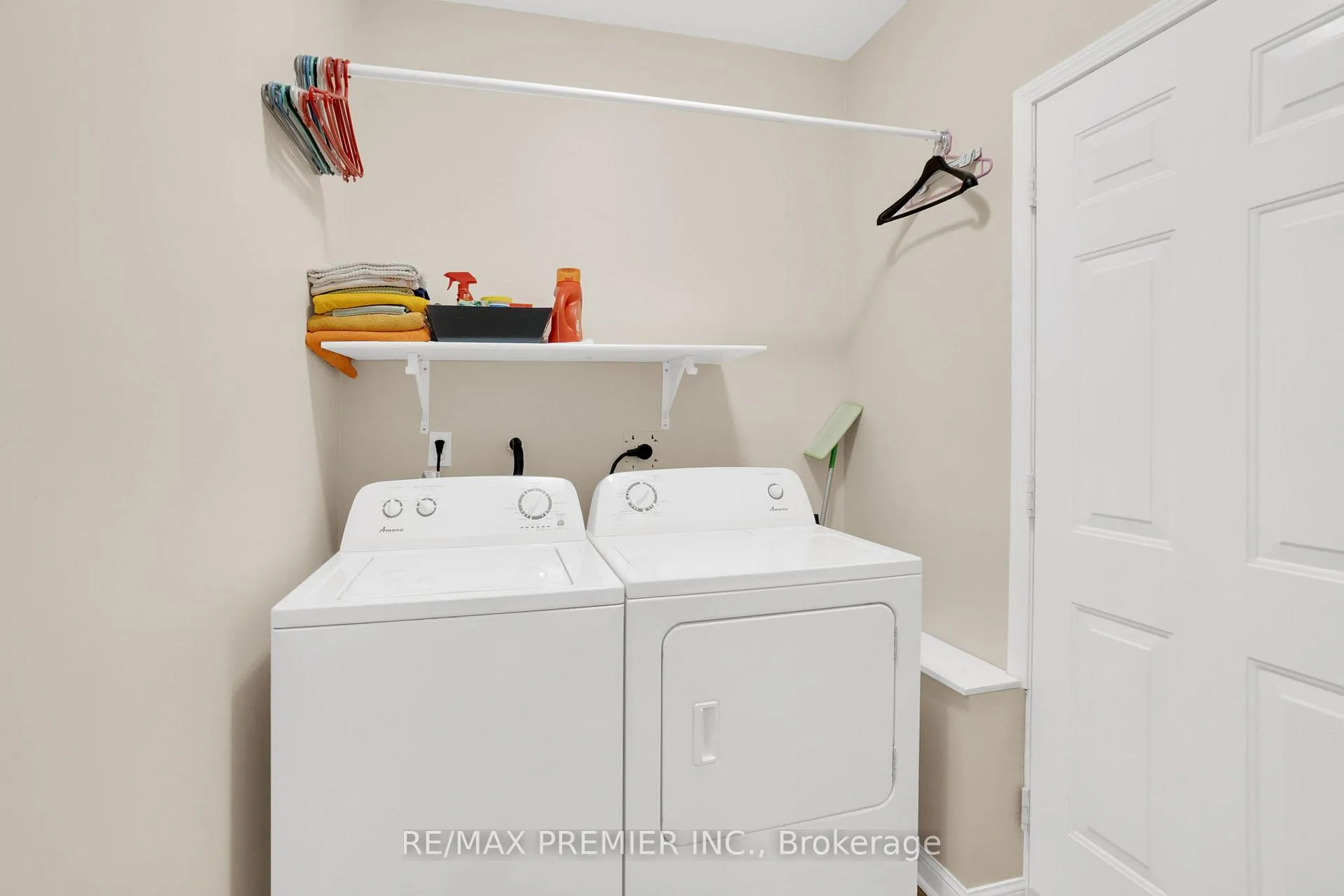 Photo 26 of 431 Pineview Lane, Pickering, Amberlea — HOMEH