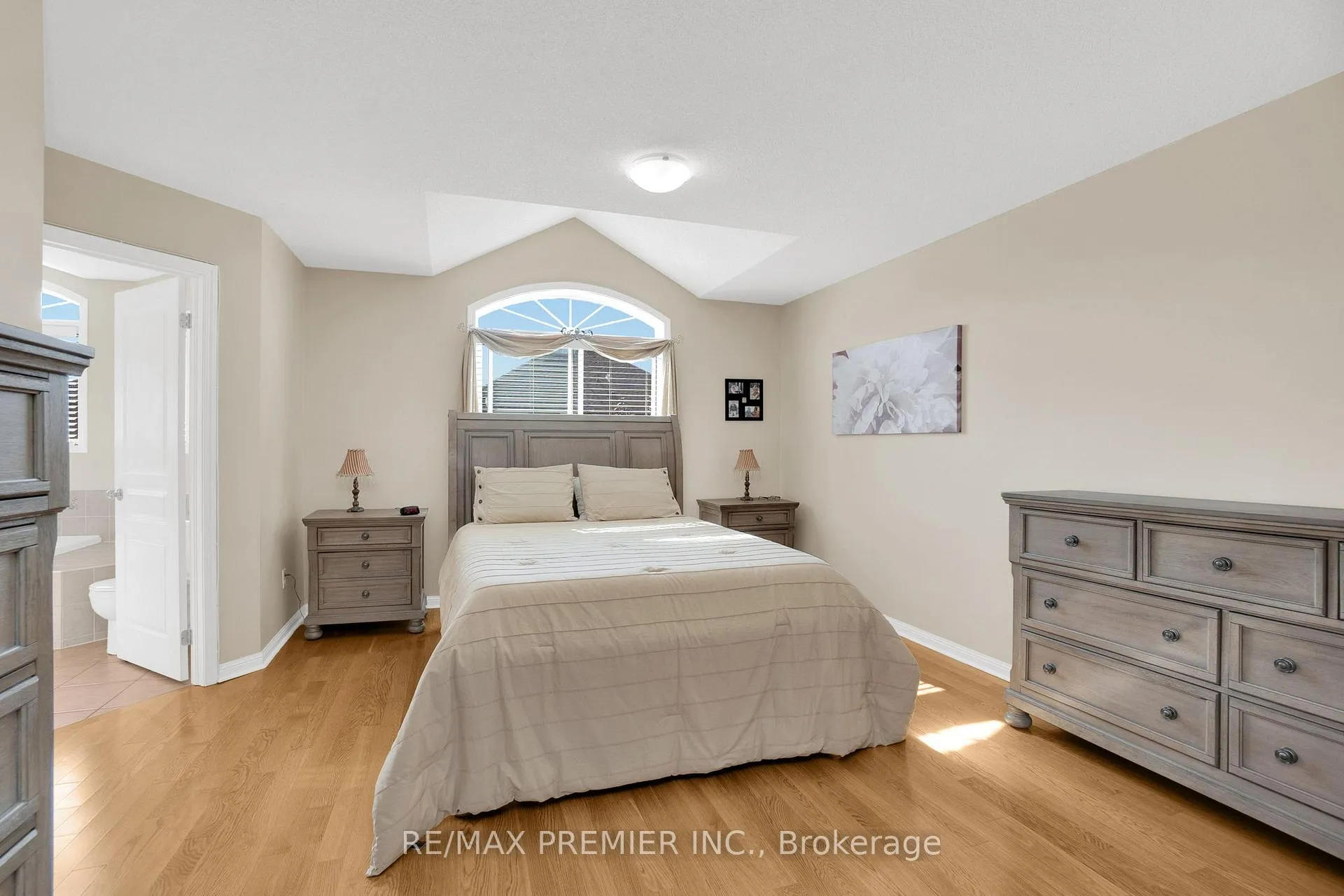 Photo 29 of 431 Pineview Lane, Pickering, Amberlea — HOMEH