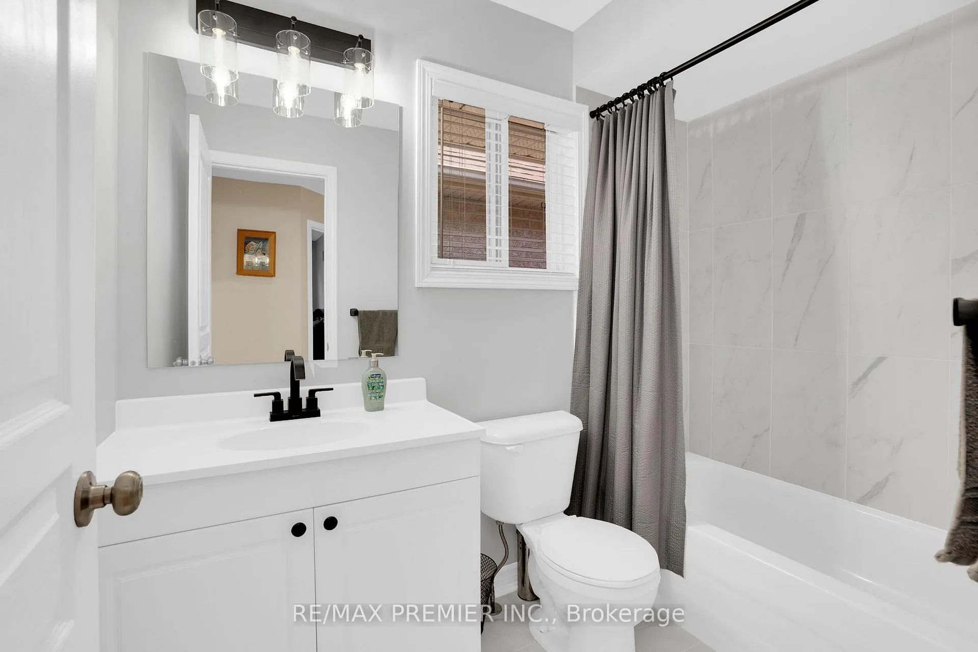 Photo 37 of 431 Pineview Lane, Pickering, Amberlea — HOMEH