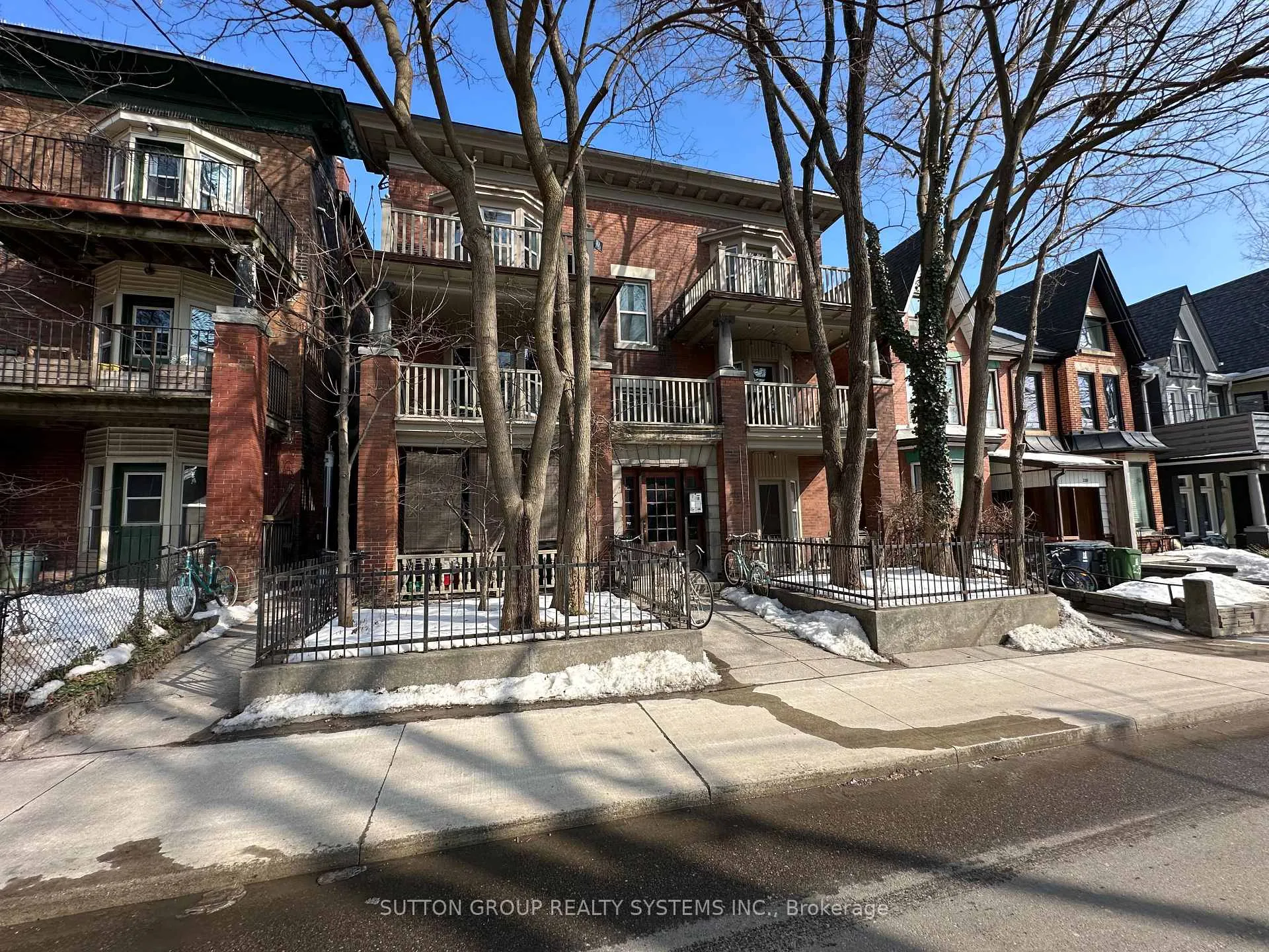 Front of Unit B, 237 Dovercourt Road