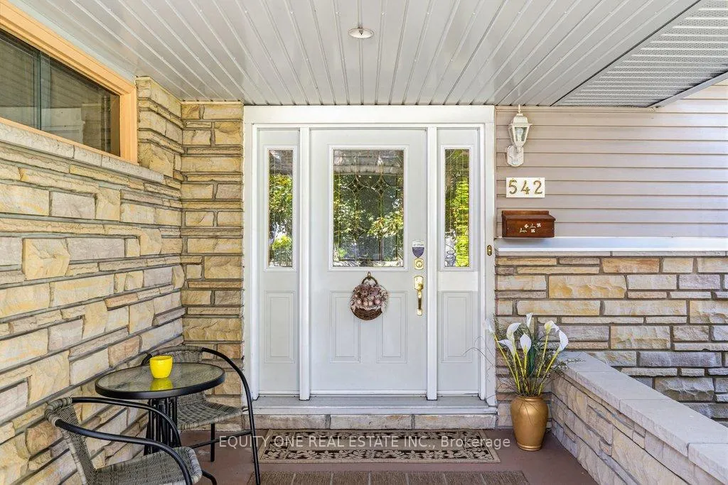 Photo 6 of 542 Sirois Avenue, Ottawa, Overbrook/Castle Heights — HOMEH