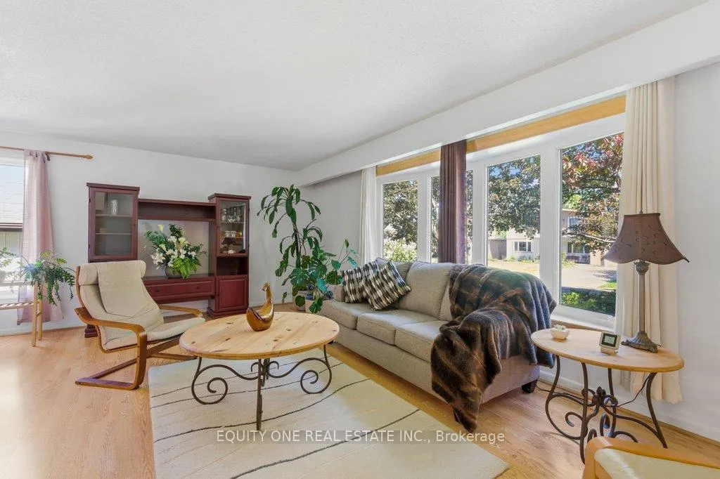 Photo 9 of 542 Sirois Avenue, Ottawa, Overbrook/Castle Heights — HOMEH
