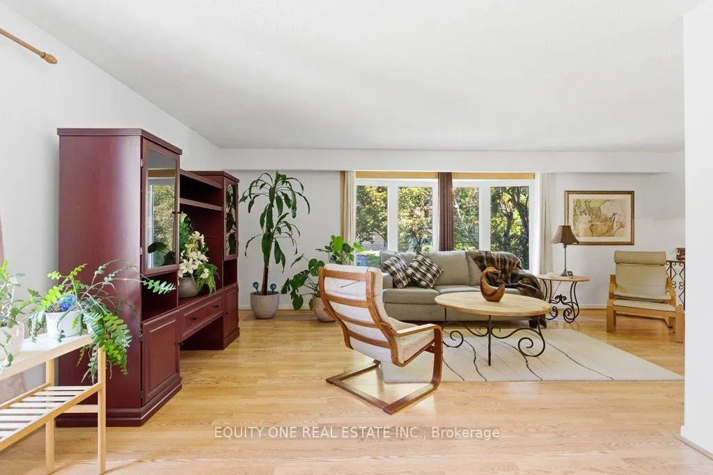 Photo 10 of 542 Sirois Avenue, Ottawa, Overbrook/Castle Heights — HOMEH