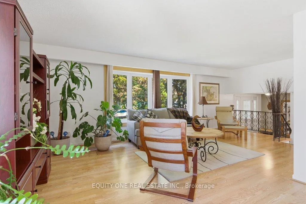 Photo 11 of 542 Sirois Avenue, Ottawa, Overbrook/Castle Heights — HOMEH