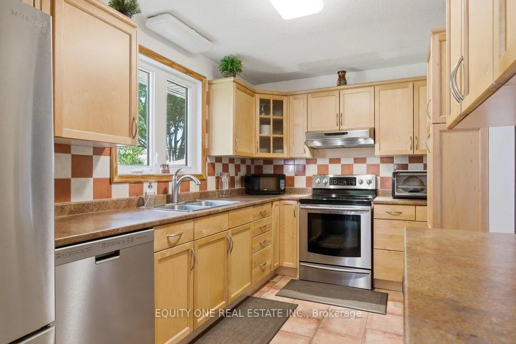 Photo 13 of 542 Sirois Avenue, Ottawa, Overbrook/Castle Heights — HOMEH