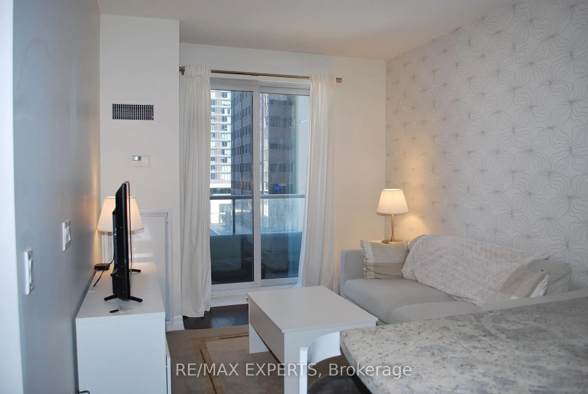 Photo 4 of Unit 803, 35 Balmuto Street, Toronto, Bay Street Corridor — HOMEH