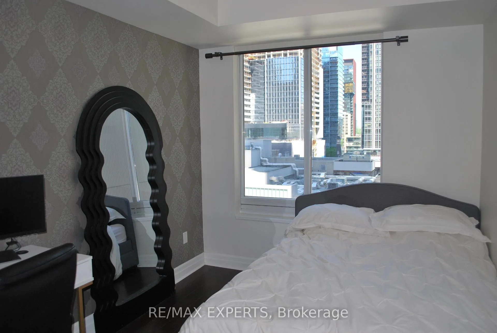 Photo 6 of Unit 803, 35 Balmuto Street, Toronto, Bay Street Corridor — HOMEH