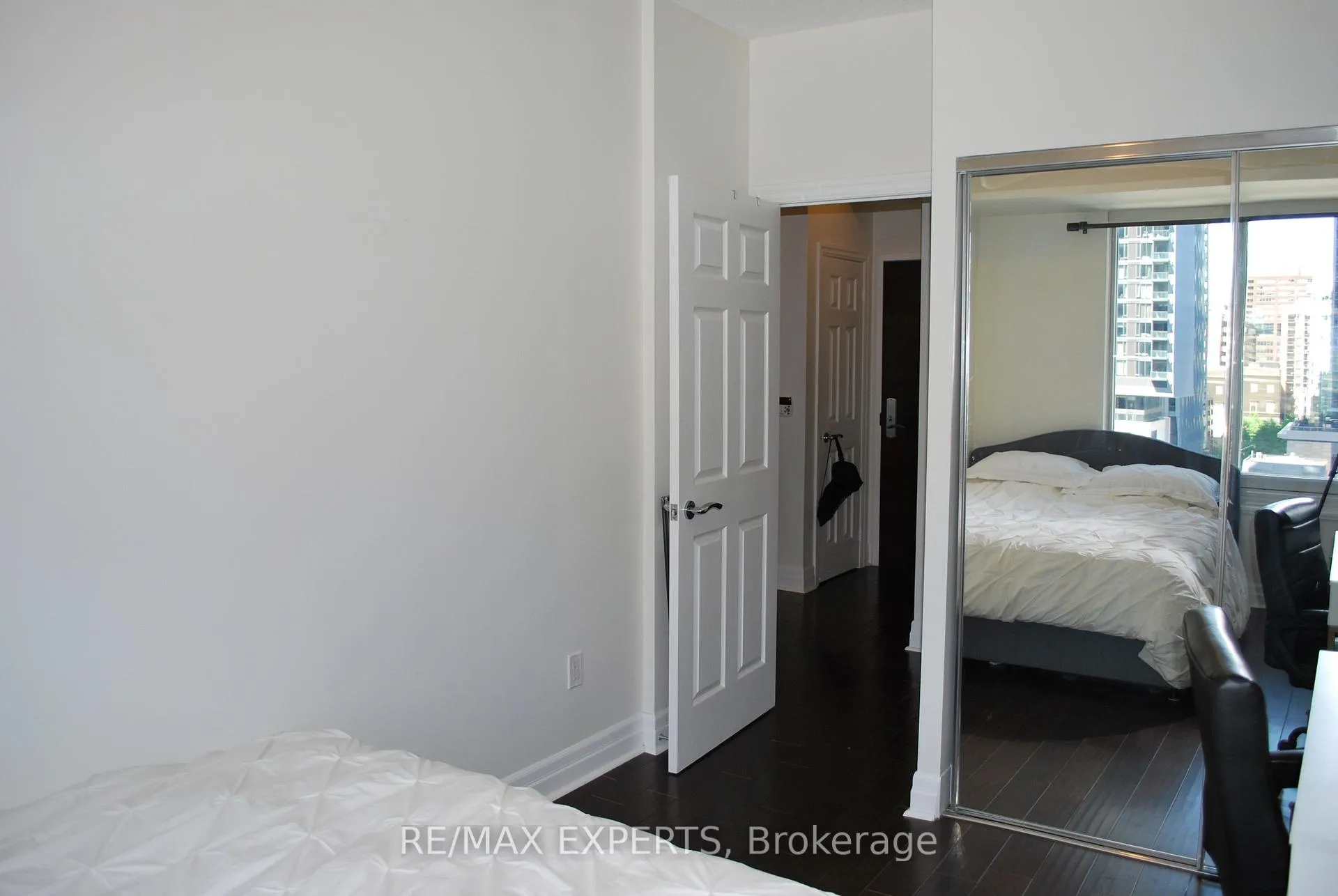 Photo 7 of Unit 803, 35 Balmuto Street, Toronto, Bay Street Corridor — HOMEH