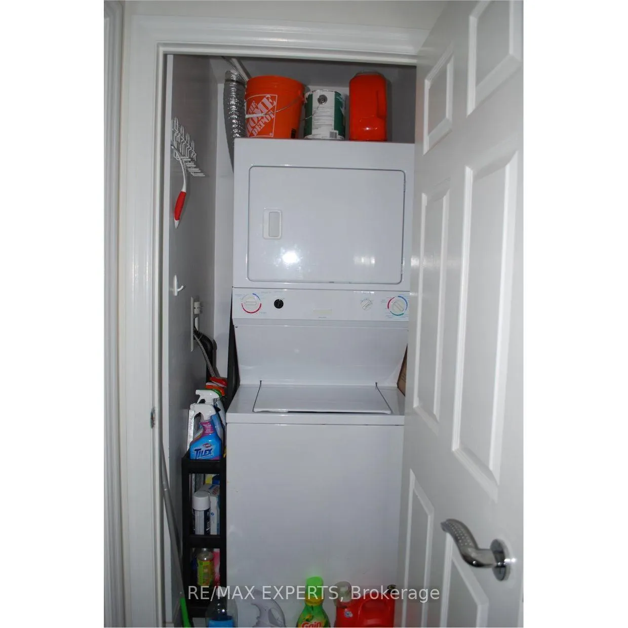 Photo 8 of Unit 803, 35 Balmuto Street, Toronto, Bay Street Corridor — HOMEH