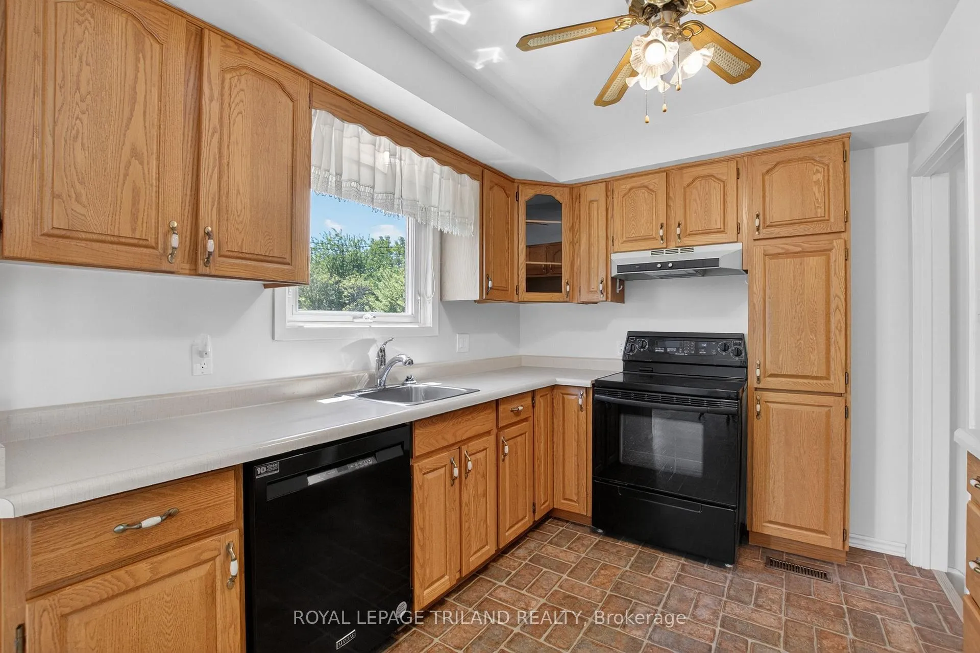 Photo 12 of 7 Thompson Avenue, St. Thomas — HOMEH