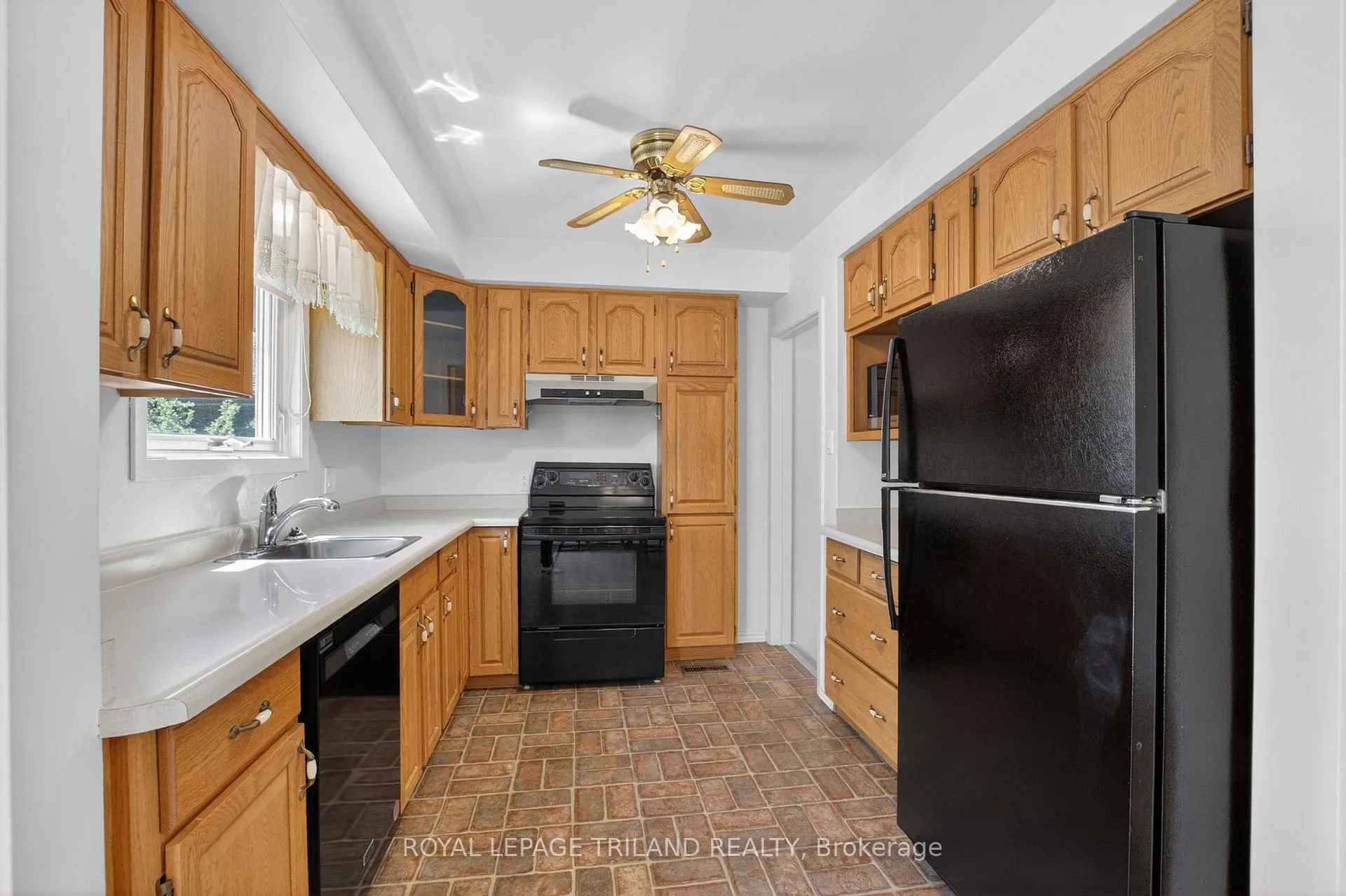 Photo 13 of 7 Thompson Avenue, St. Thomas — HOMEH