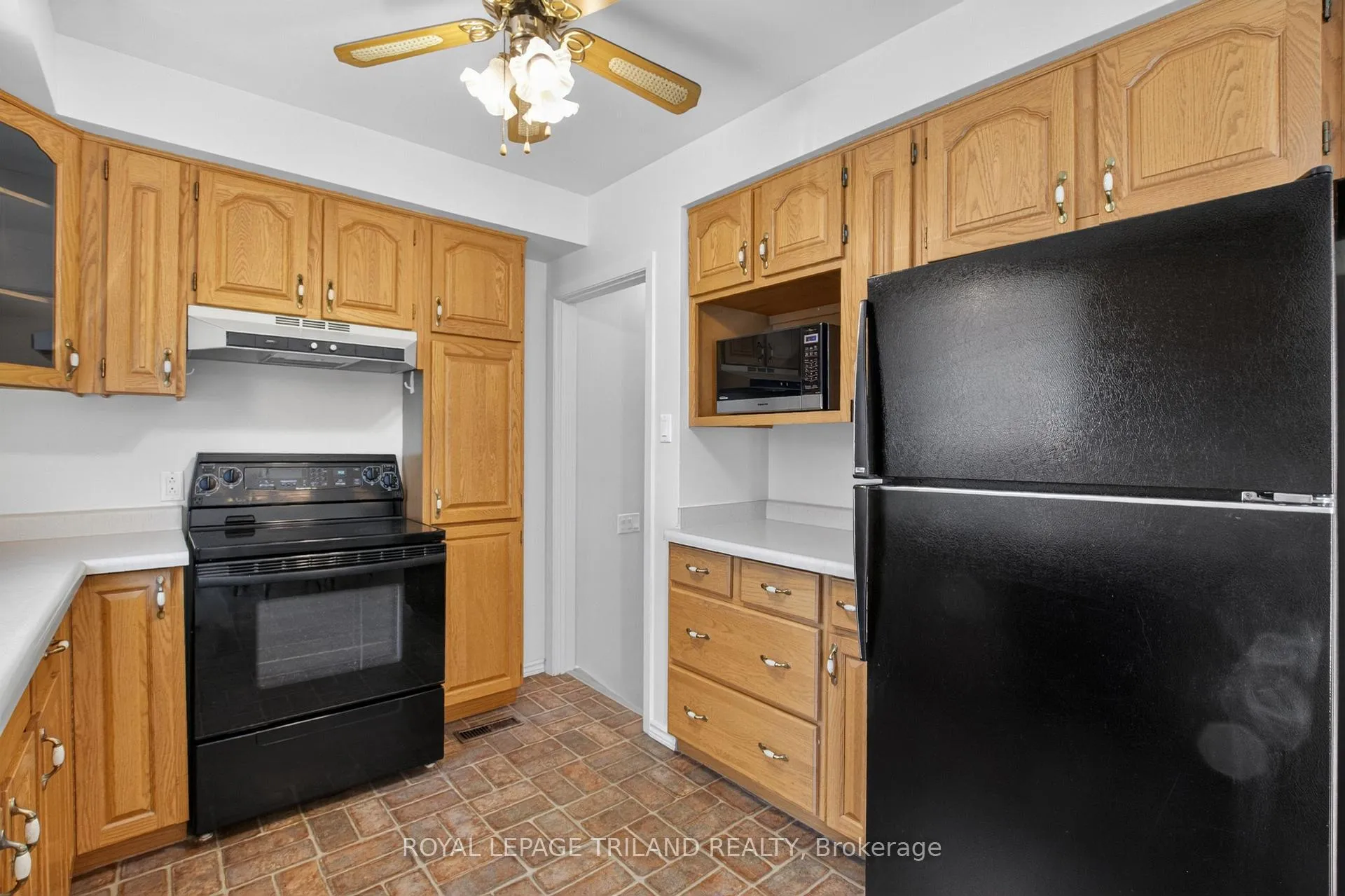 Photo 14 of 7 Thompson Avenue, St. Thomas — HOMEH
