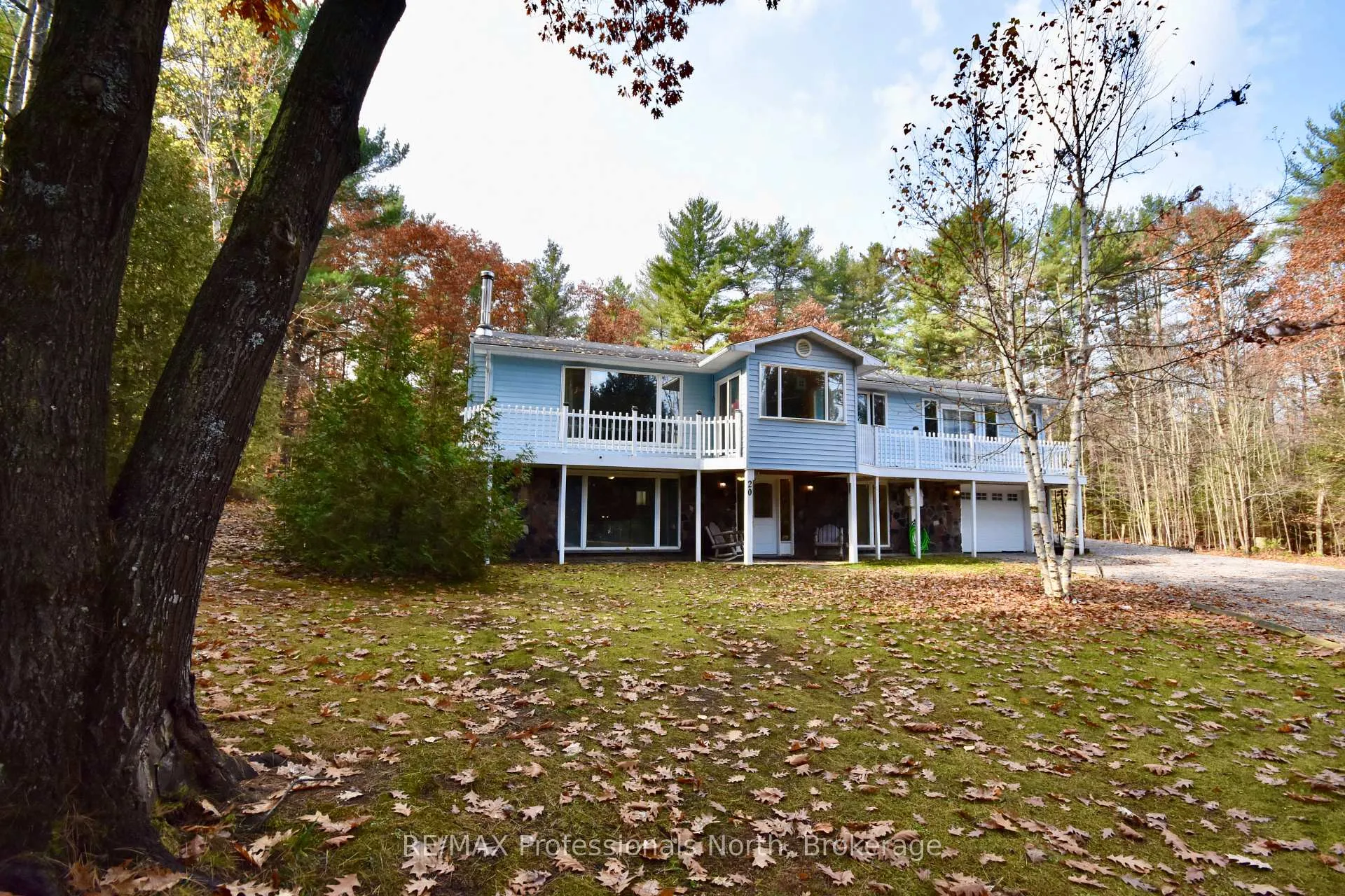 Photo 3 of 20 Coulter Lane, Bracebridge, Muskoka (N) — HOMEH