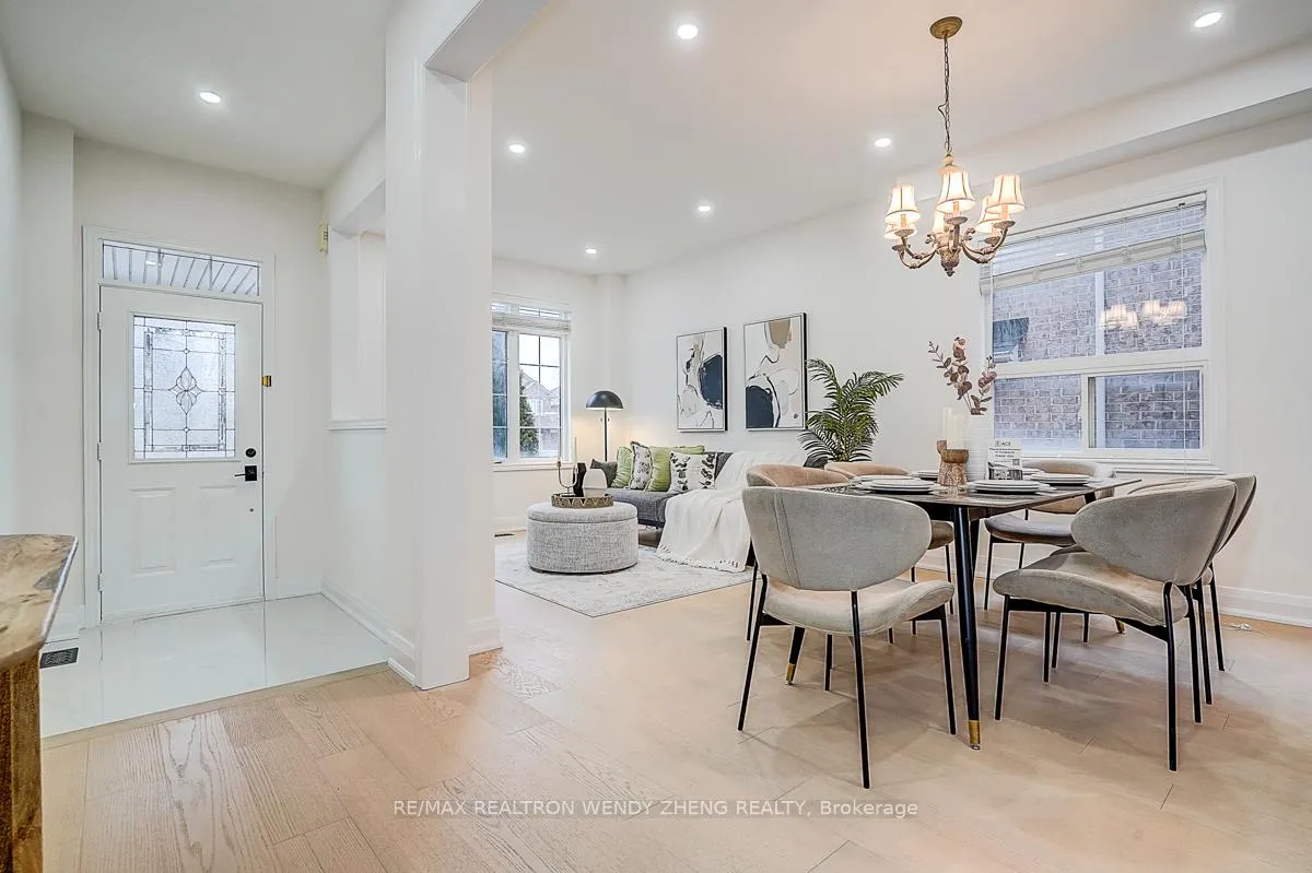 Photo 3 of 16 Hartwell Way, Aurora, Bayview Northeast — HOMEH