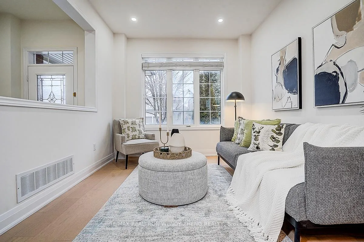 Photo 6 of 16 Hartwell Way, Aurora, Bayview Northeast — HOMEH