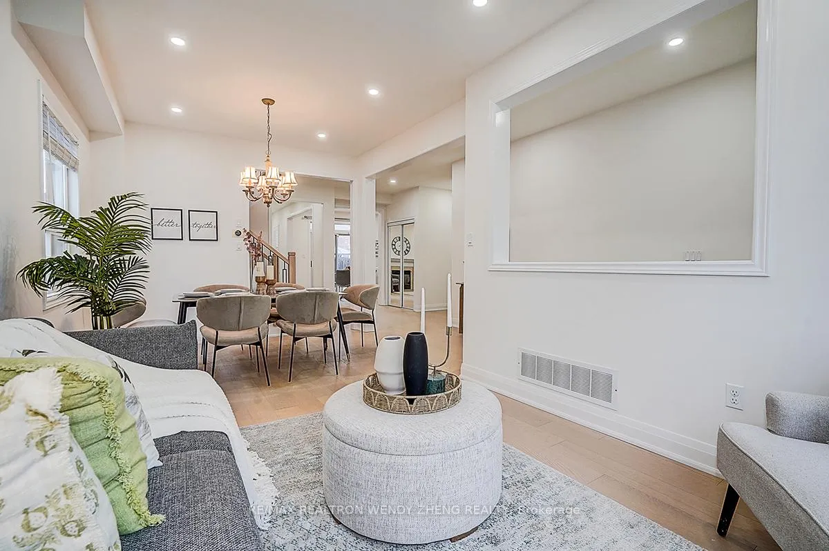 Photo 7 of 16 Hartwell Way, Aurora, Bayview Northeast — HOMEH
