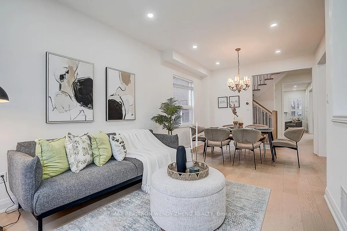 Photo 8 of 16 Hartwell Way, Aurora, Bayview Northeast — HOMEH