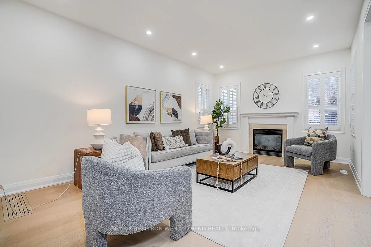 Photo 13 of 16 Hartwell Way, Aurora, Bayview Northeast — HOMEH