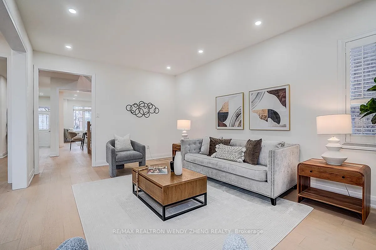 Photo 18 of 16 Hartwell Way, Aurora, Bayview Northeast — HOMEH