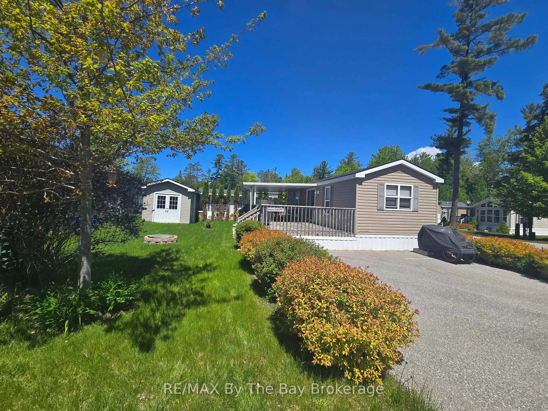 Photo 1 of 18 Kenora Trail, Wasaga Beach — HOMEH