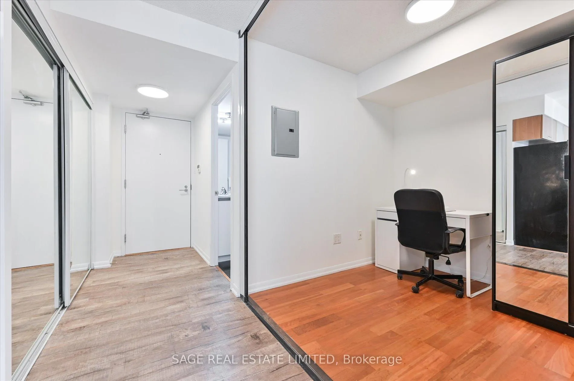 Photo 3 of Unit 902, 38 Grenville Street, Toronto, Bay Street Corridor — HOMEH