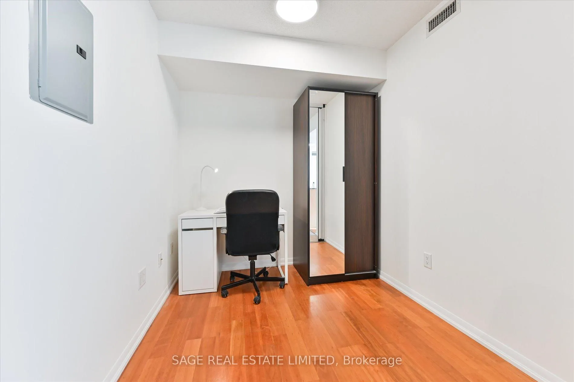 Photo 4 of Unit 902, 38 Grenville Street, Toronto, Bay Street Corridor — HOMEH