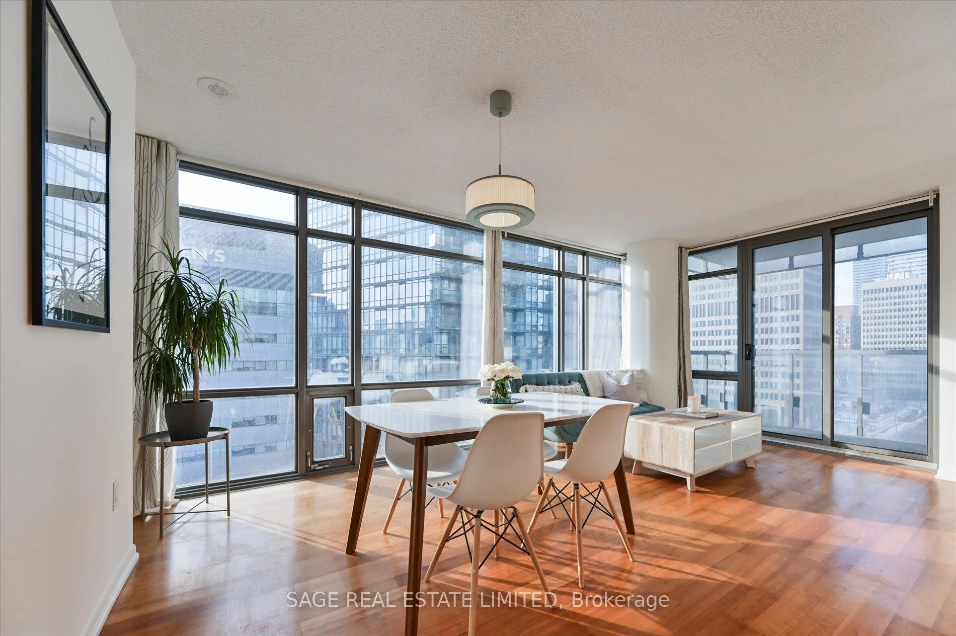 Photo 5 of Unit 902, 38 Grenville Street, Toronto, Bay Street Corridor — HOMEH