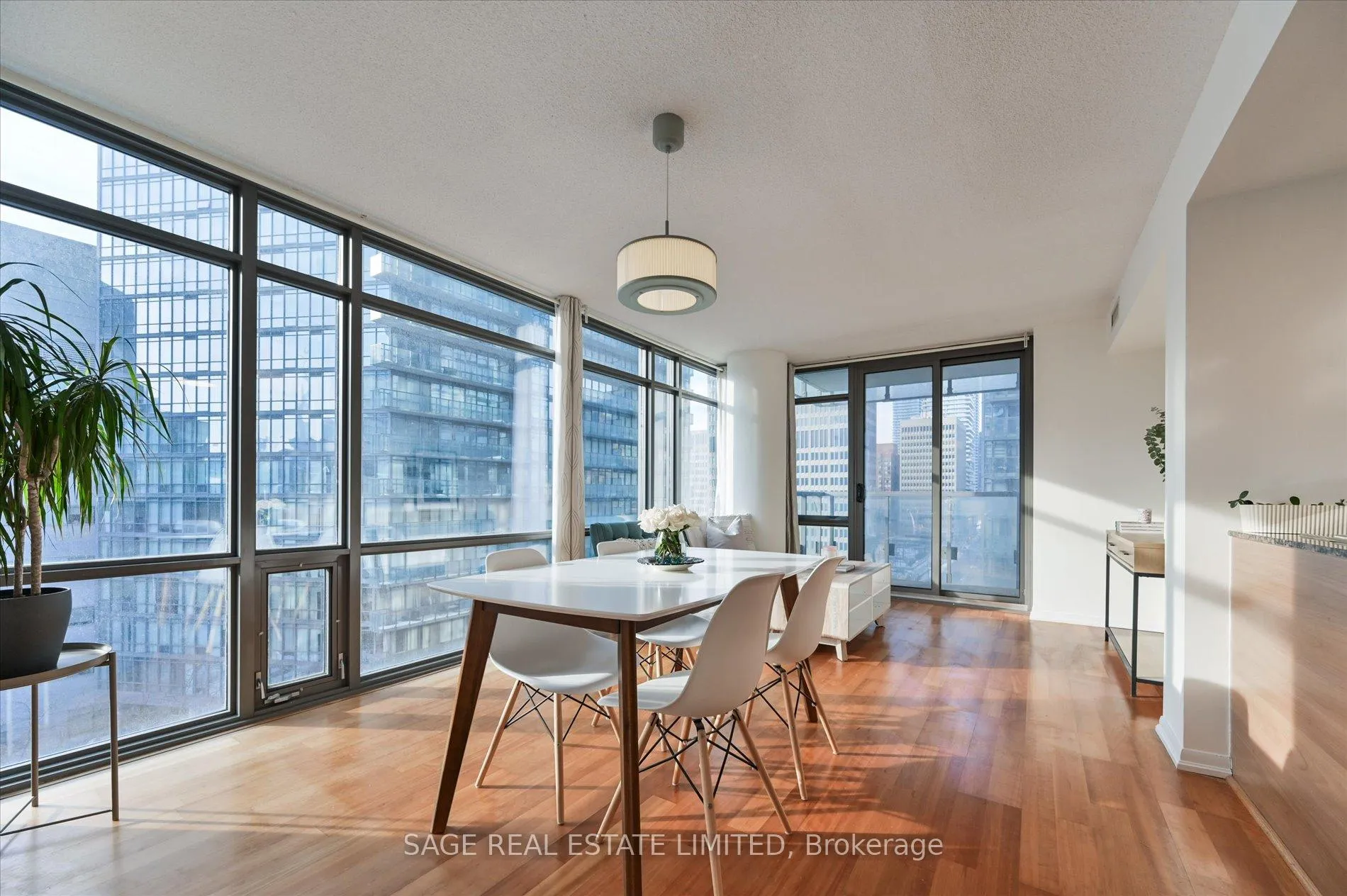 Photo 6 of Unit 902, 38 Grenville Street, Toronto, Bay Street Corridor — HOMEH
