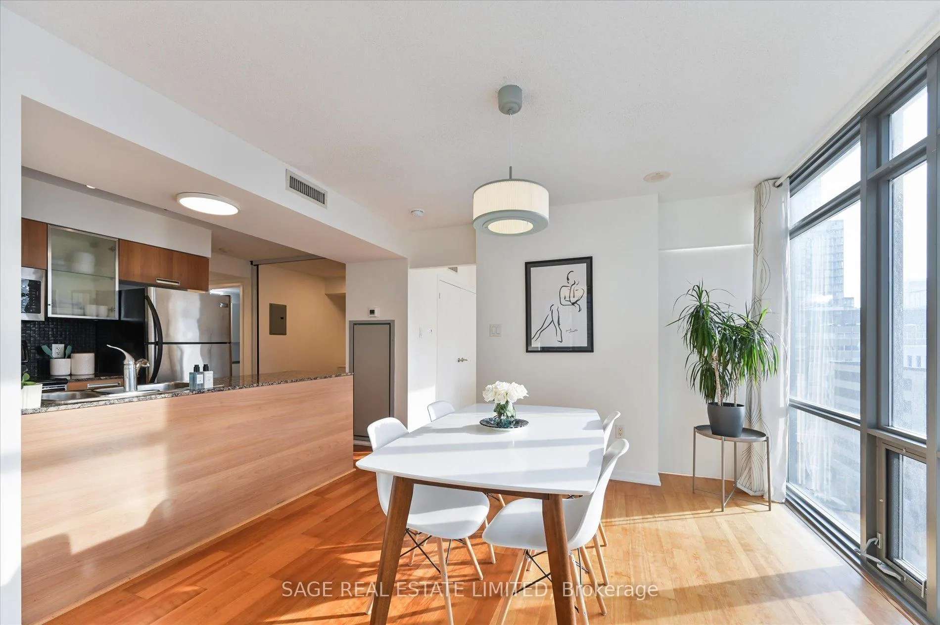 Photo 7 of Unit 902, 38 Grenville Street, Toronto, Bay Street Corridor — HOMEH