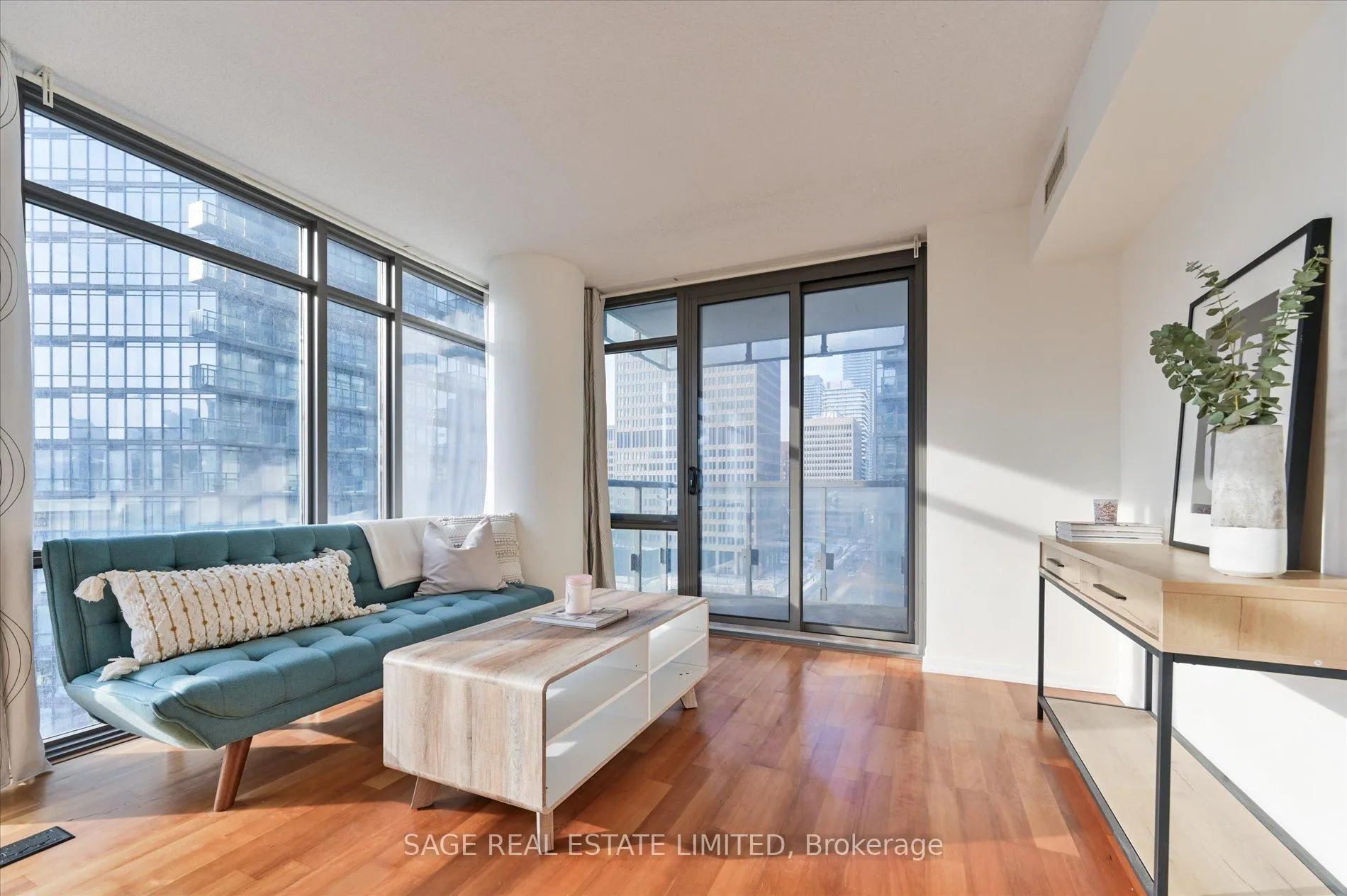 Photo 8 of Unit 902, 38 Grenville Street, Toronto, Bay Street Corridor — HOMEH