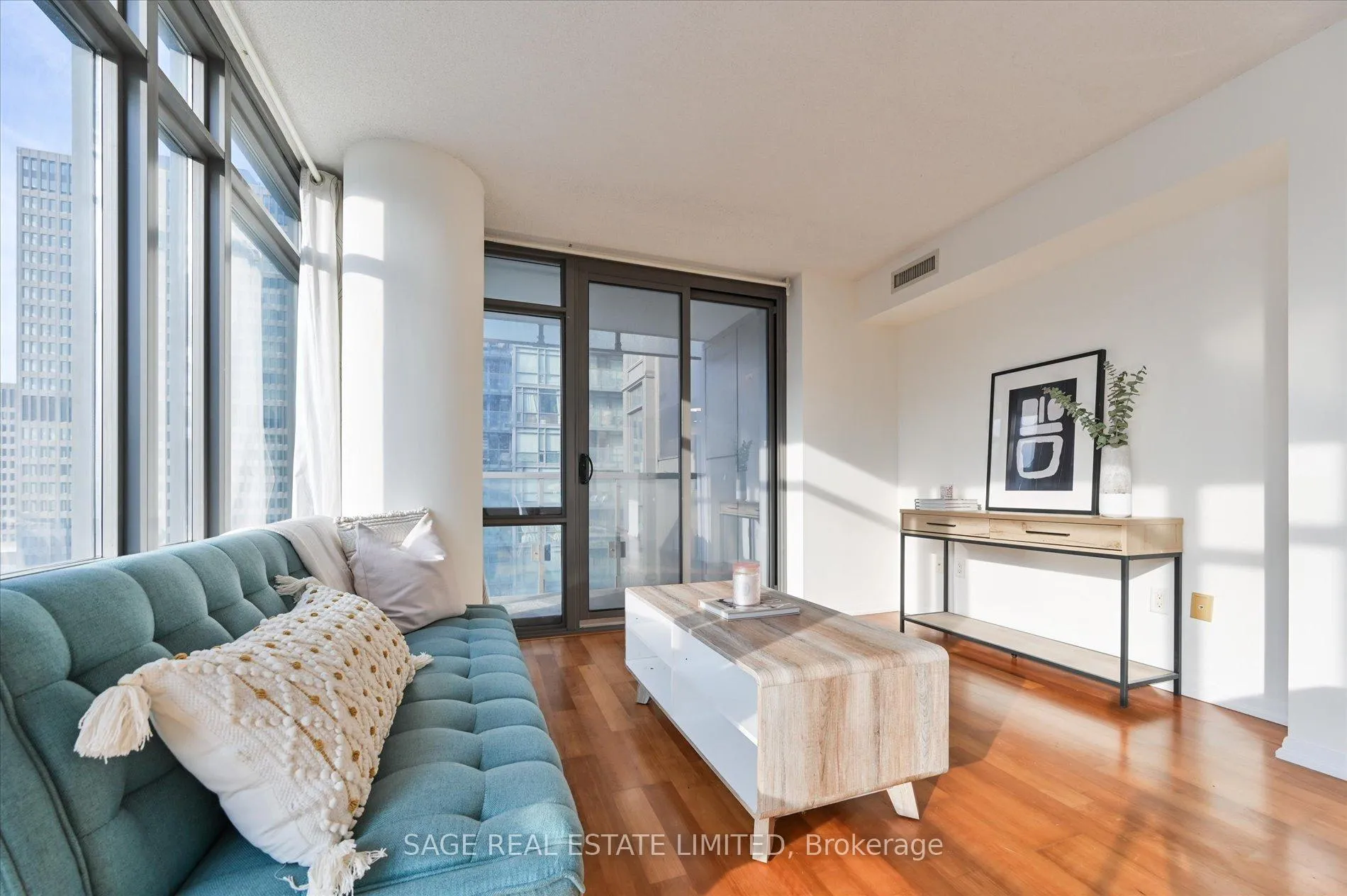 Photo 9 of Unit 902, 38 Grenville Street, Toronto, Bay Street Corridor — HOMEH
