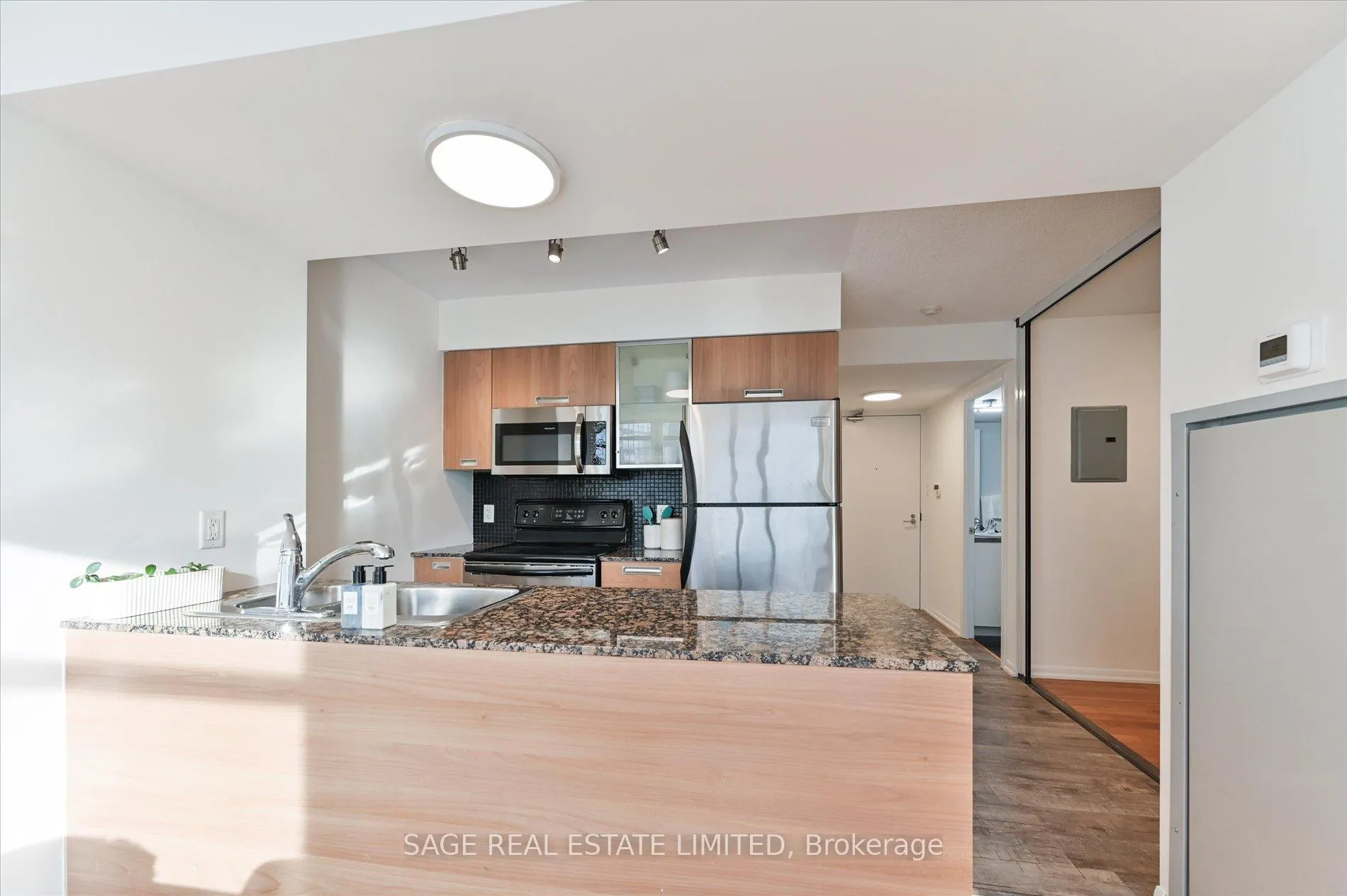 Photo 11 of Unit 902, 38 Grenville Street, Toronto, Bay Street Corridor — HOMEH