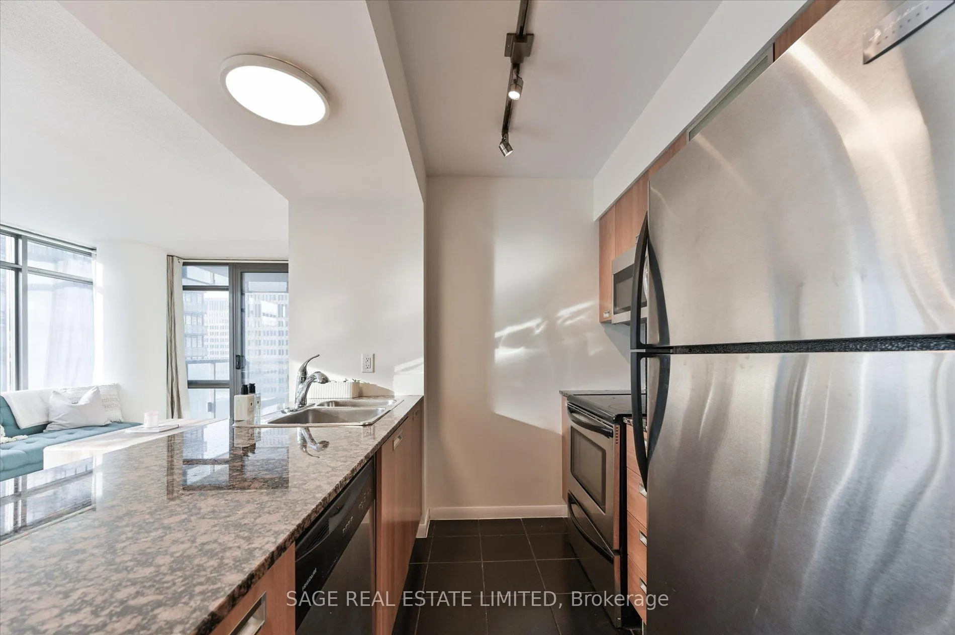 Photo 12 of Unit 902, 38 Grenville Street, Toronto, Bay Street Corridor — HOMEH
