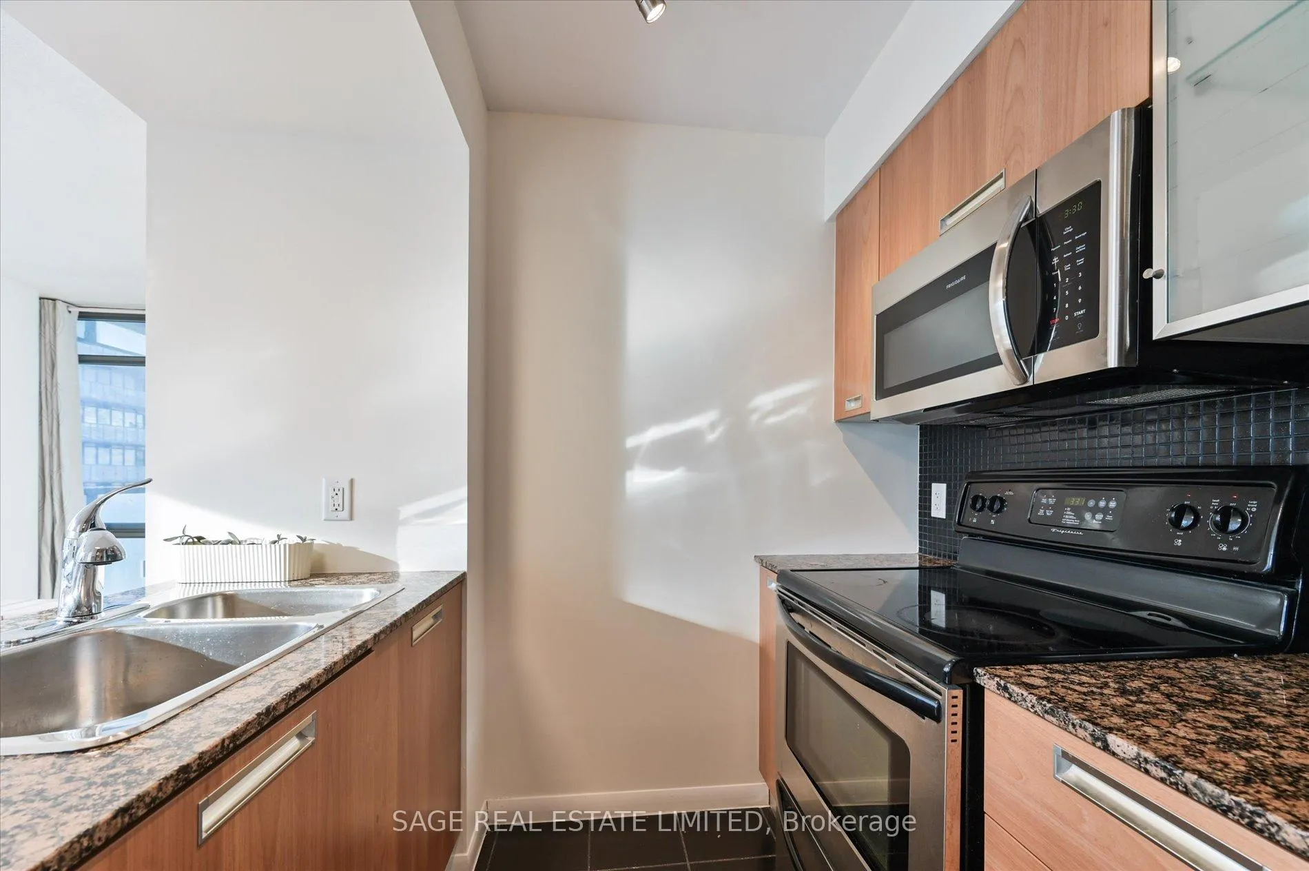 Photo 13 of Unit 902, 38 Grenville Street, Toronto, Bay Street Corridor — HOMEH