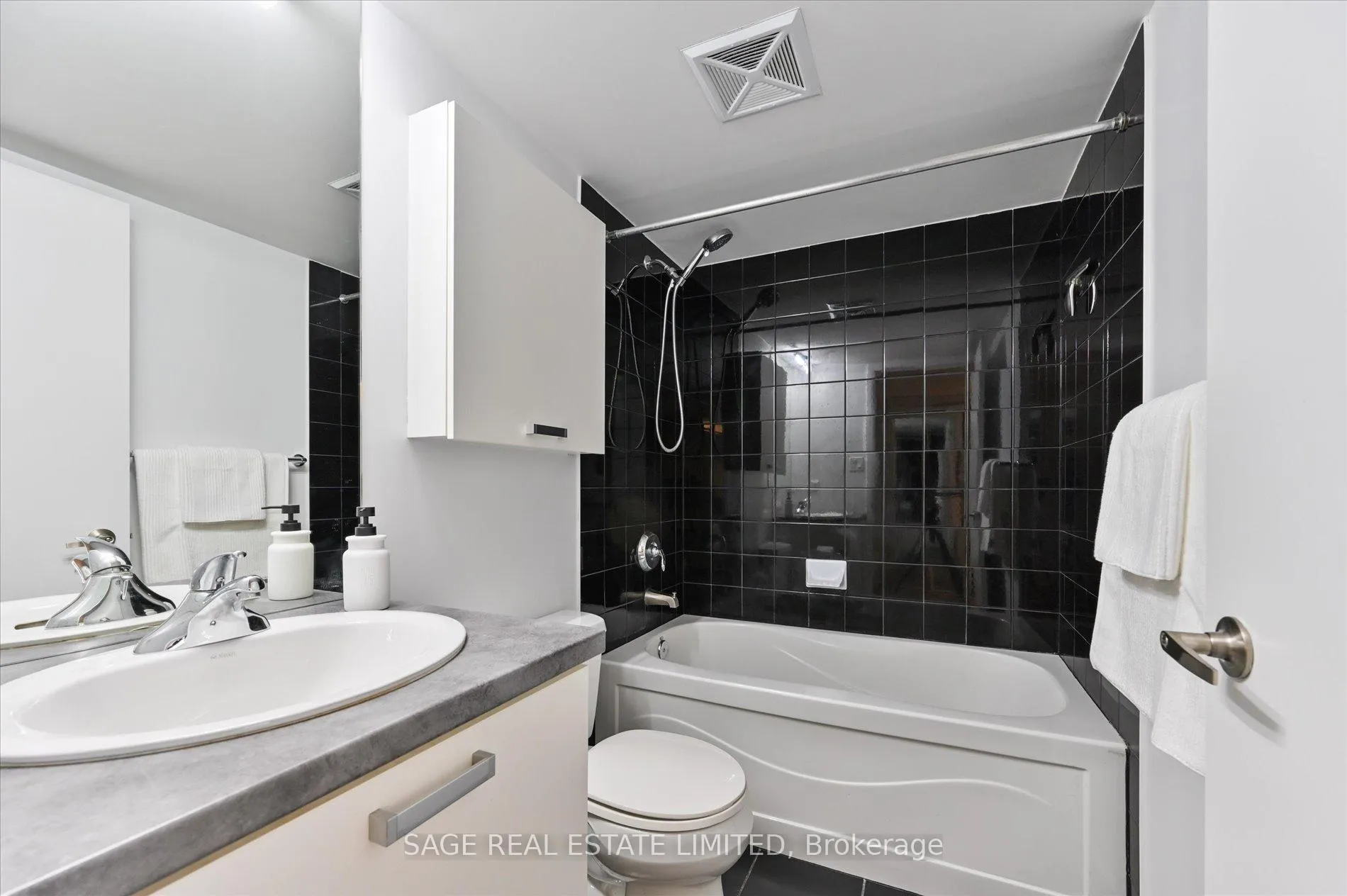 Photo 17 of Unit 902, 38 Grenville Street, Toronto, Bay Street Corridor — HOMEH