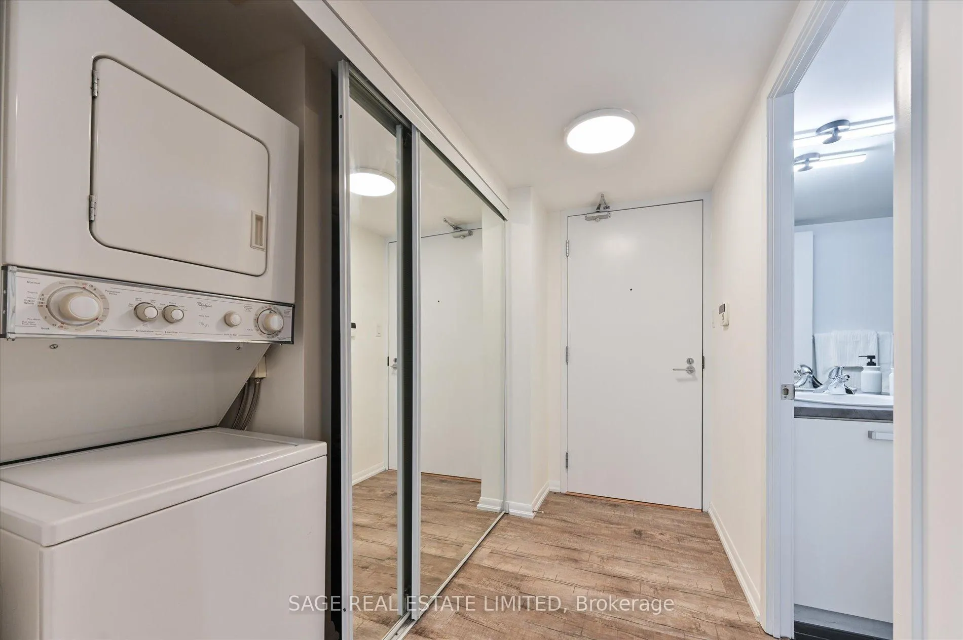 Photo 18 of Unit 902, 38 Grenville Street, Toronto, Bay Street Corridor — HOMEH