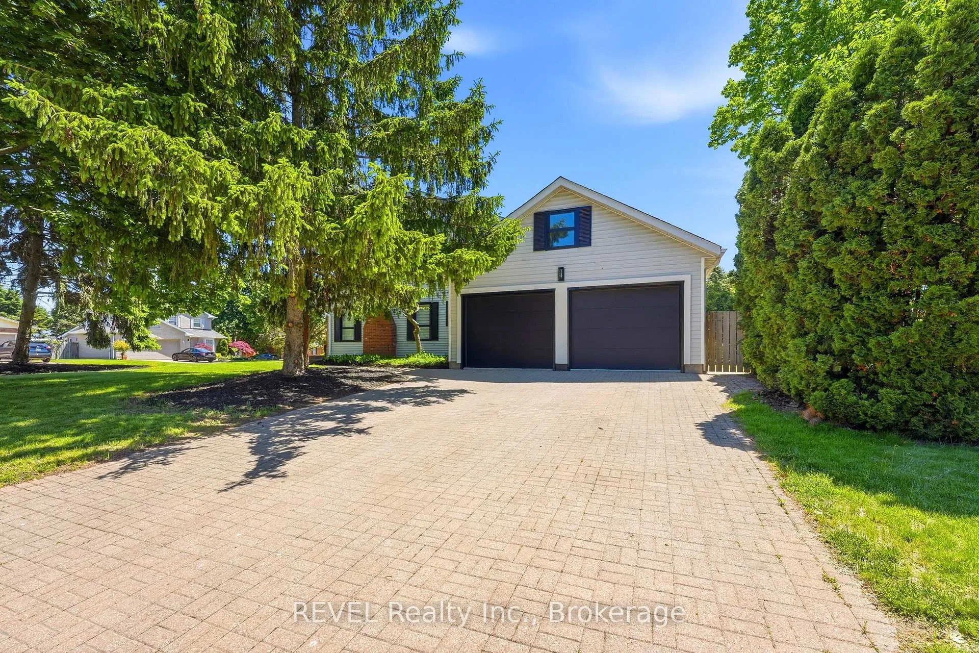 Photo 3 of 15 Macintosh Crescent, St. Catharines, Martindale Pond — HOMEH