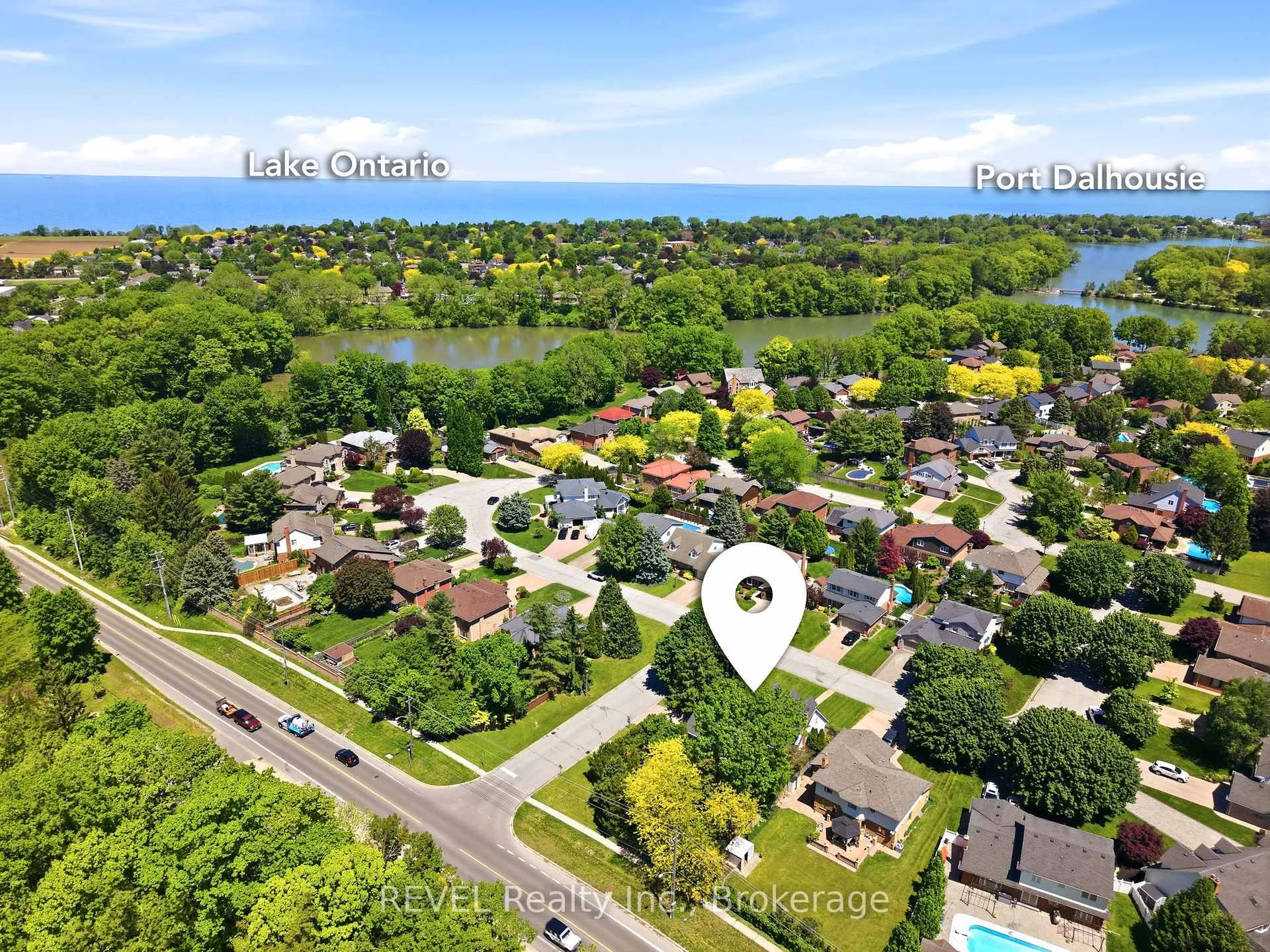 Photo 6 of 15 Macintosh Crescent, St. Catharines, Martindale Pond — HOMEH