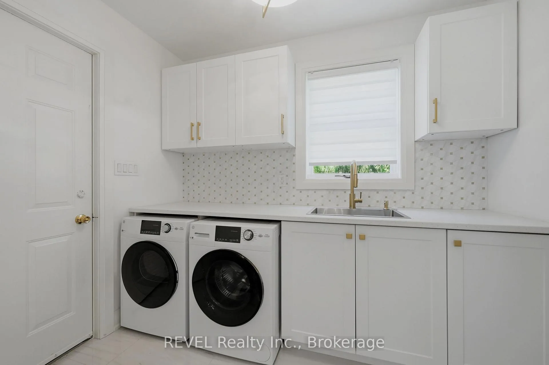 Photo 26 of 15 Macintosh Crescent, St. Catharines, Martindale Pond — HOMEH