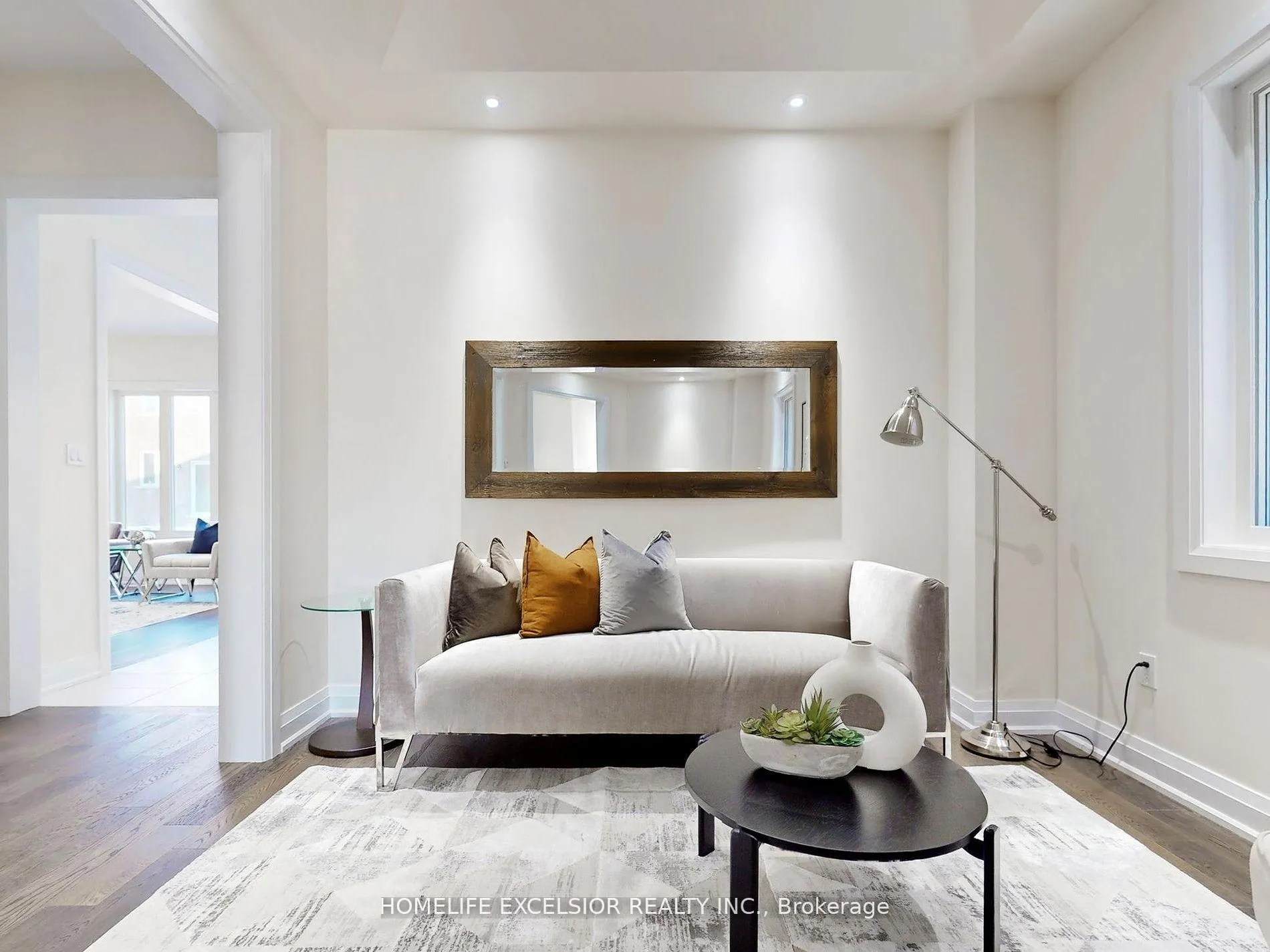 Photo 2 of 19 Aida Place, Richmond Hill, Oak Ridges — HOMEH