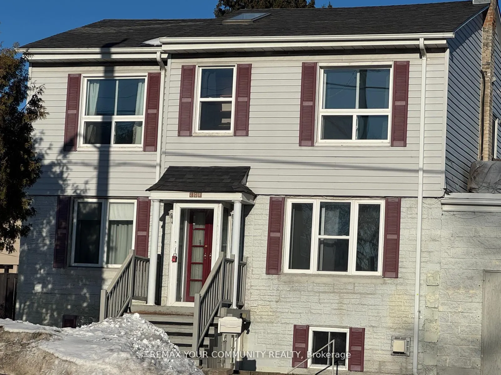 Front of 983 Victoria Park Avenue