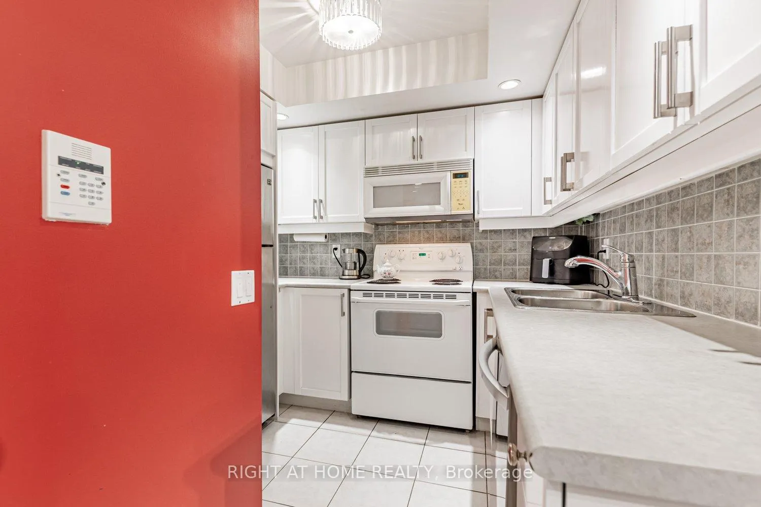 Photo 8 of Unit 1429, 15 Northtown Way, North York, Willowdale East — HOMEH