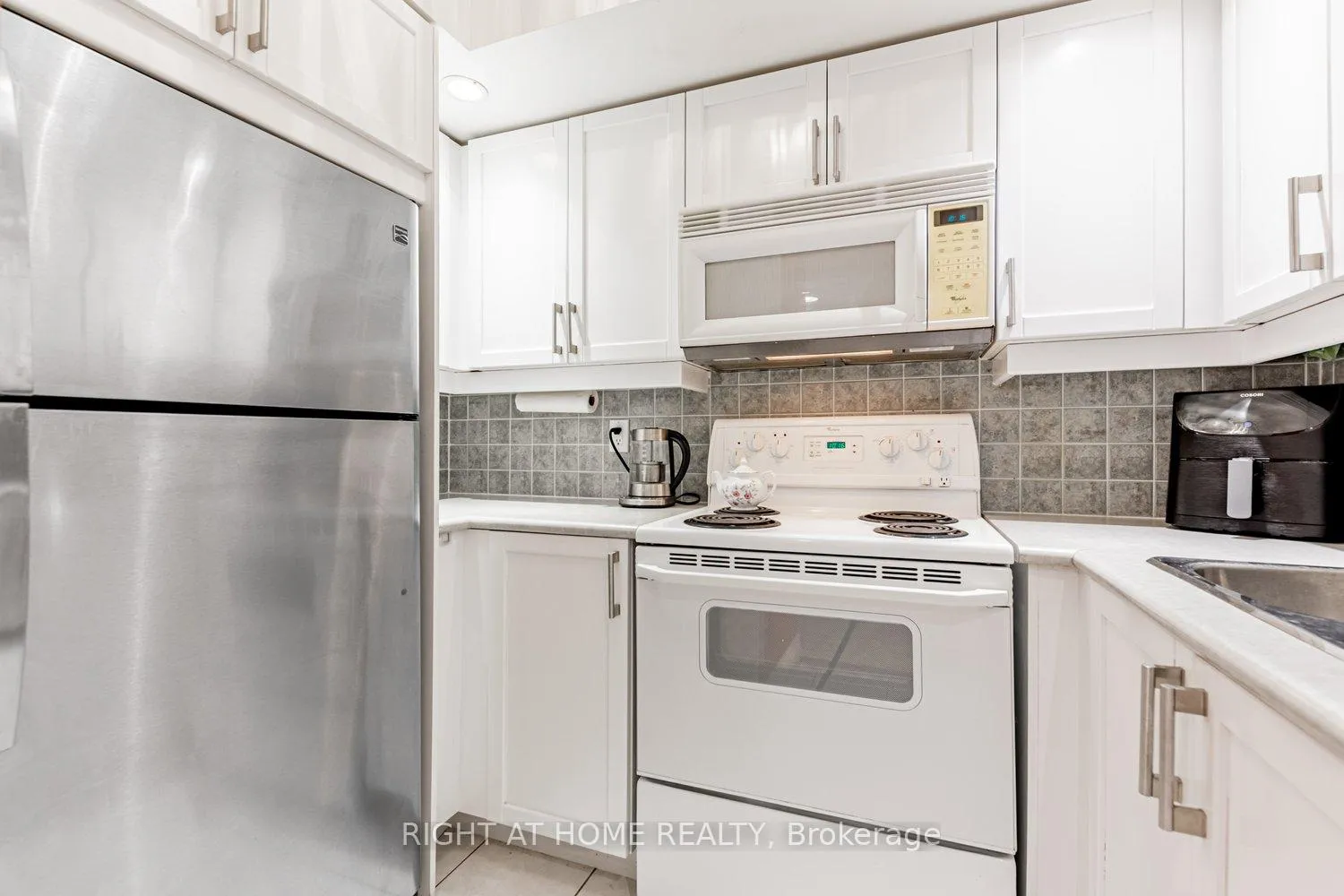 Photo 9 of Unit 1429, 15 Northtown Way, North York, Willowdale East — HOMEH