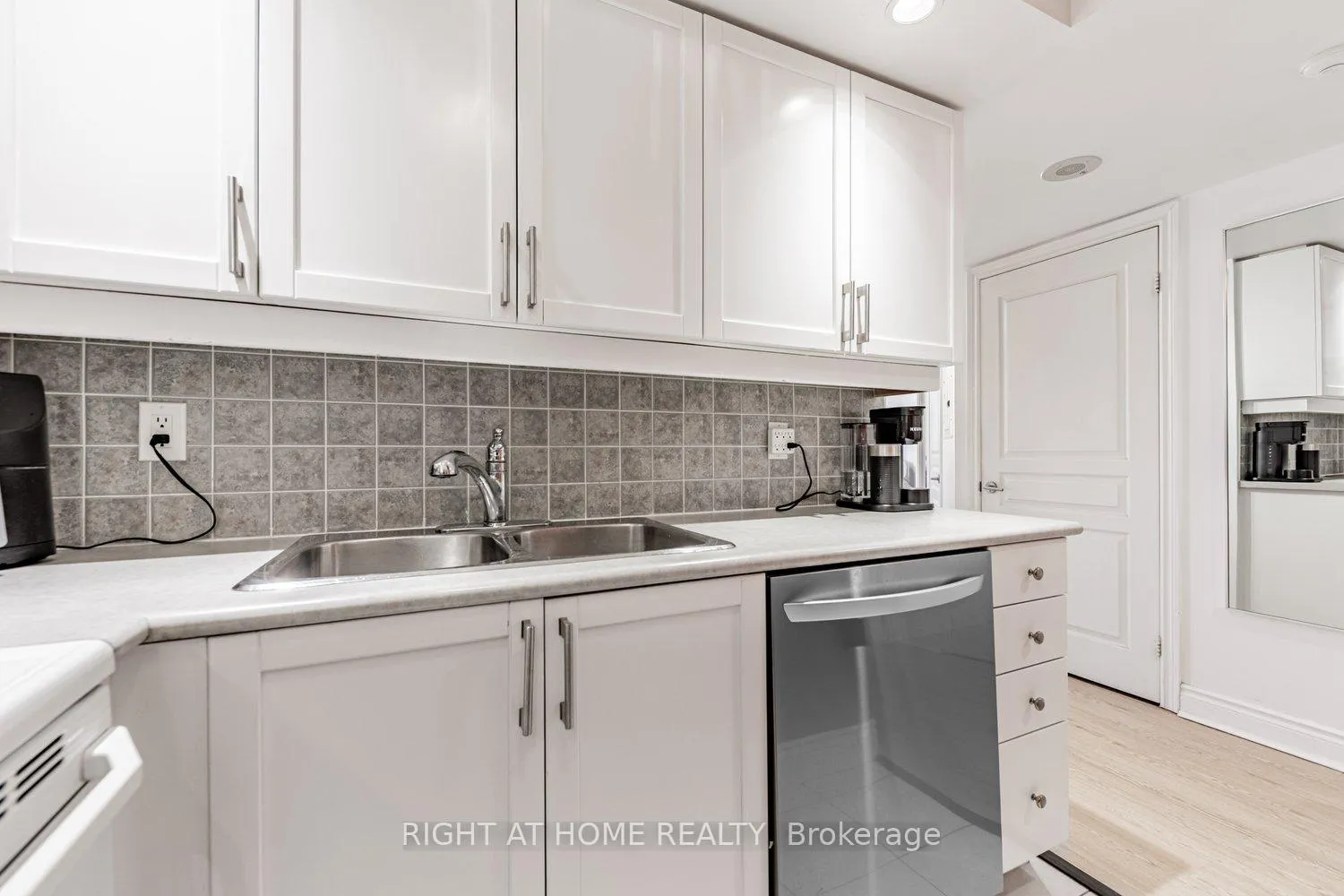 Photo 10 of Unit 1429, 15 Northtown Way, North York, Willowdale East — HOMEH