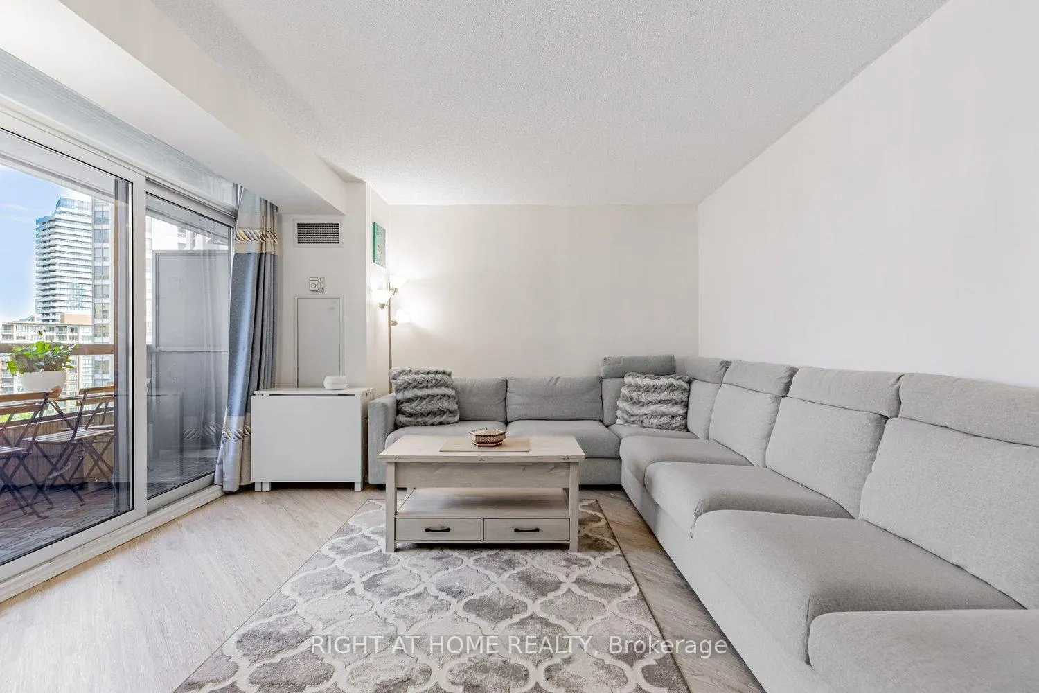 Photo 14 of Unit 1429, 15 Northtown Way, North York, Willowdale East — HOMEH