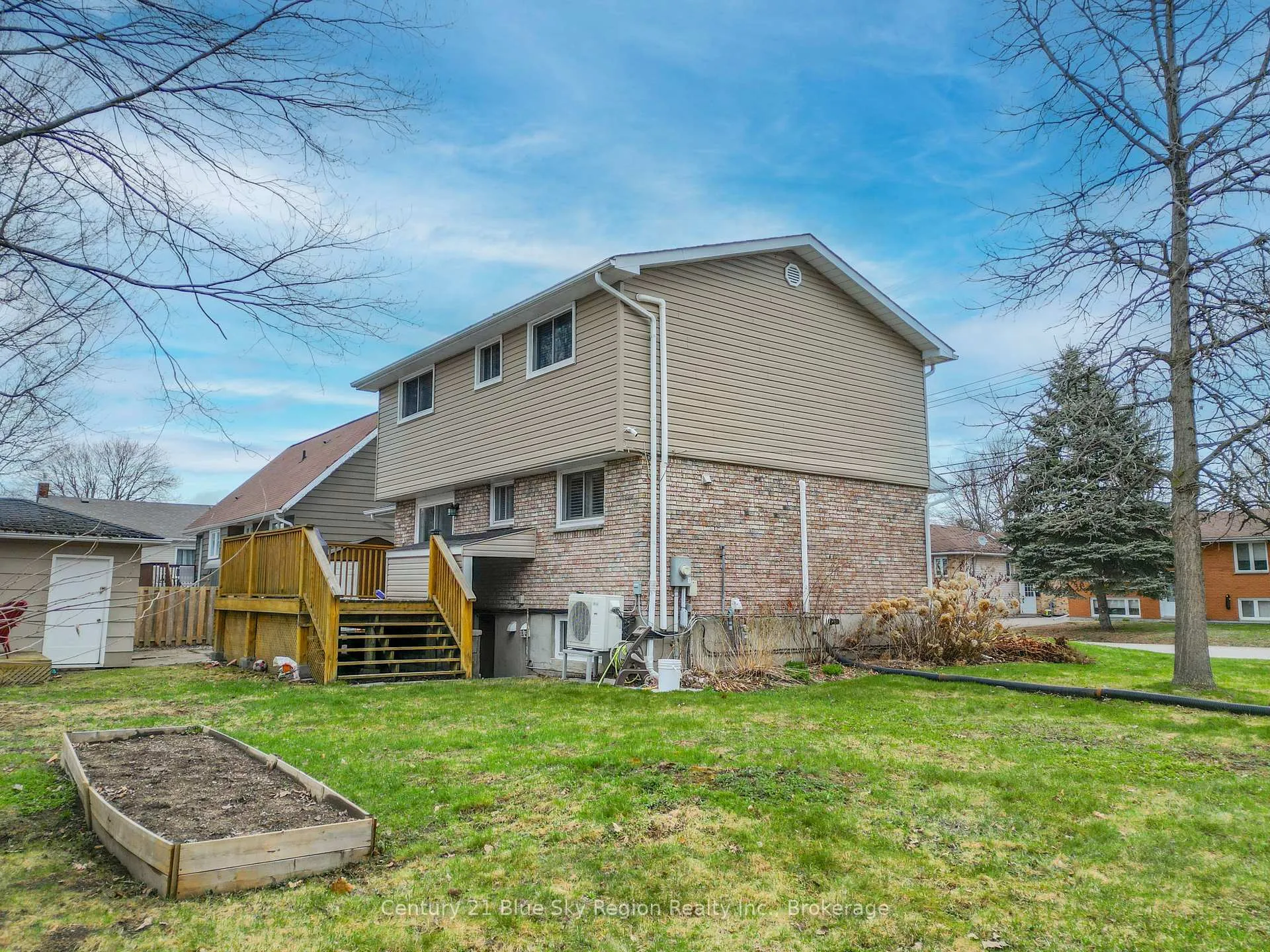 Photo 9 of 25 Rowe Avenue, North Bay, Ferris — HOMEH
