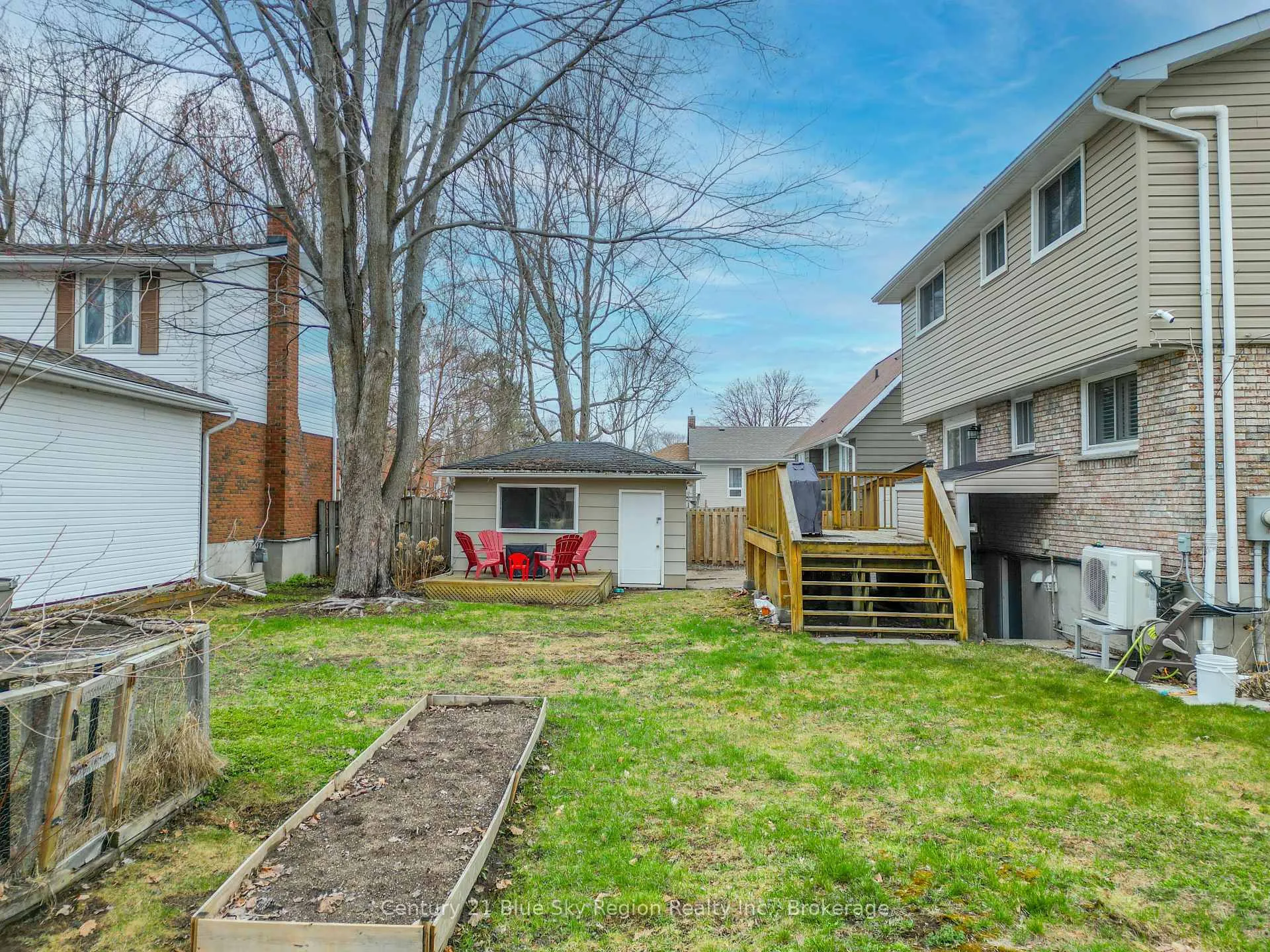Photo 10 of 25 Rowe Avenue, North Bay, Ferris — HOMEH