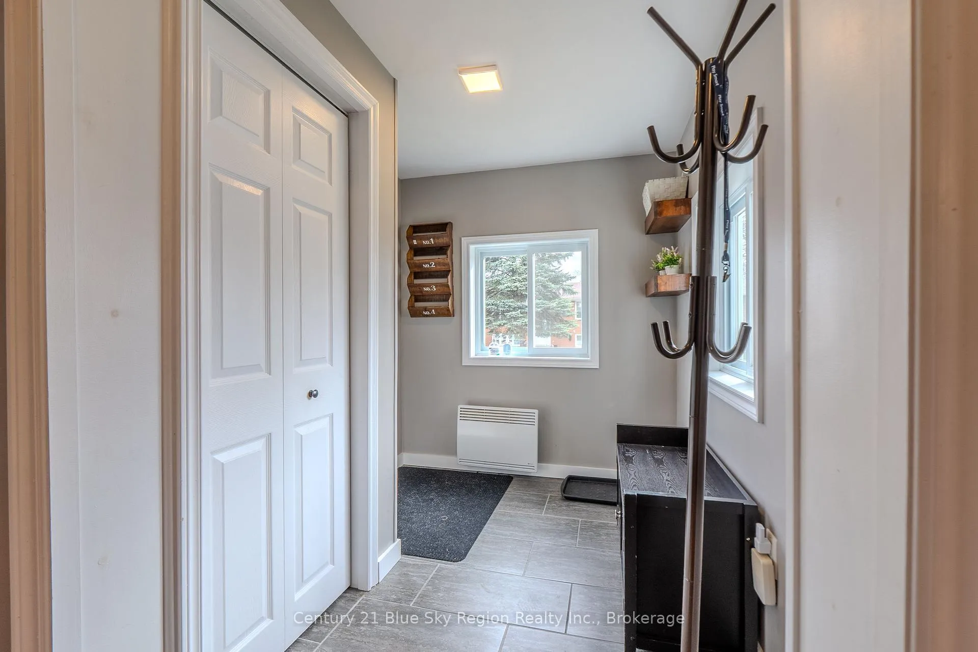 Photo 15 of 25 Rowe Avenue, North Bay, Ferris — HOMEH