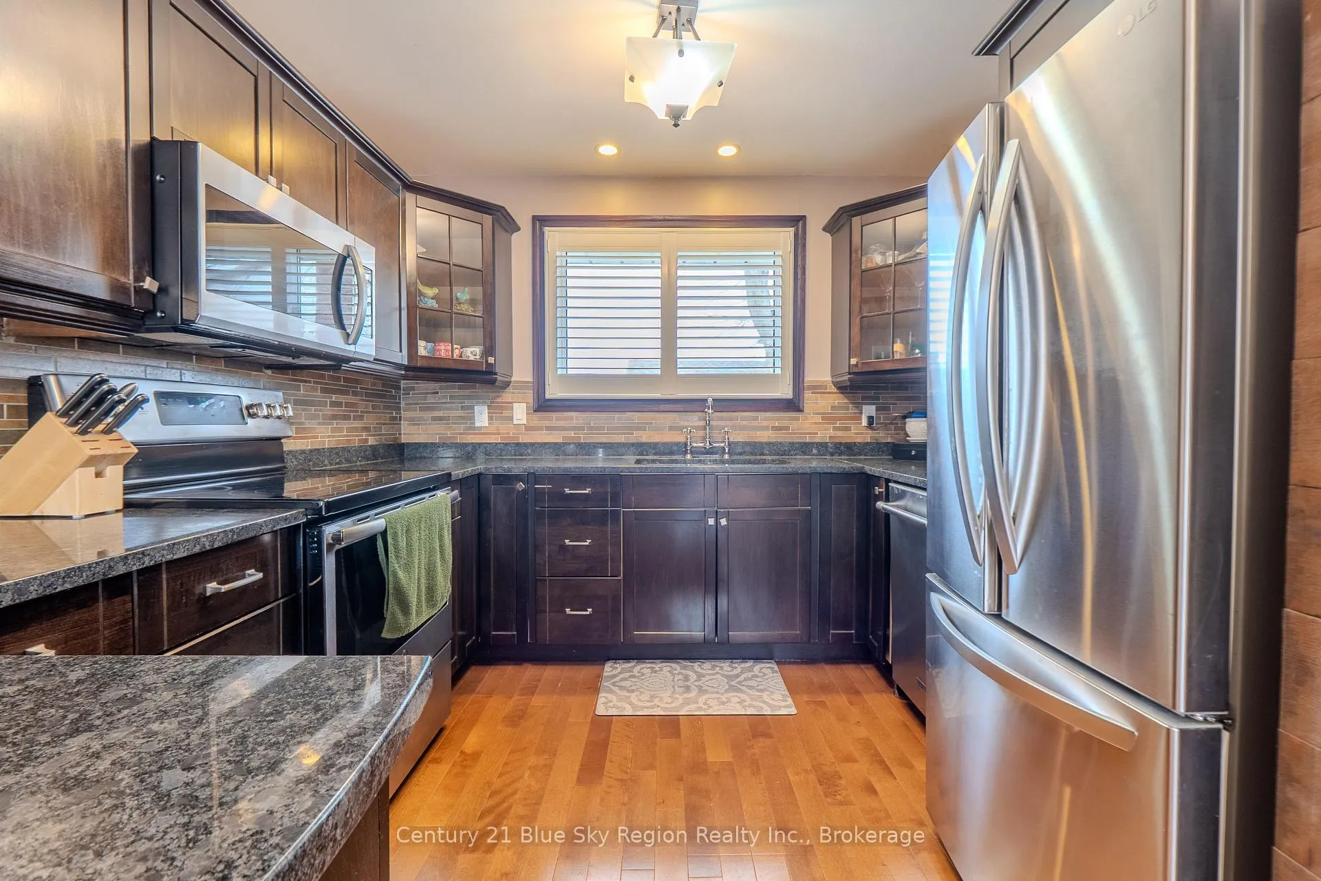 Photo 18 of 25 Rowe Avenue, North Bay, Ferris — HOMEH