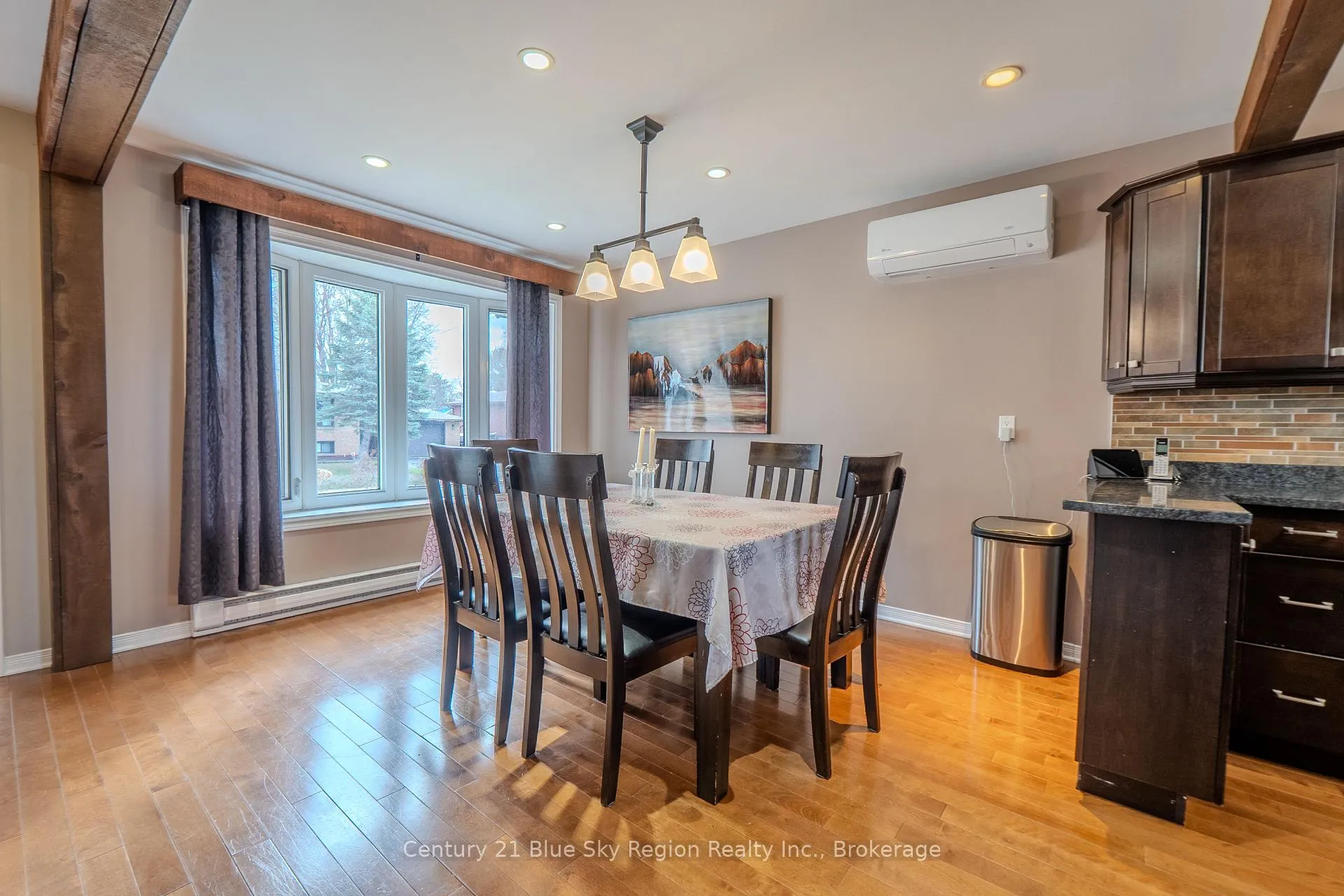 Photo 21 of 25 Rowe Avenue, North Bay, Ferris — HOMEH